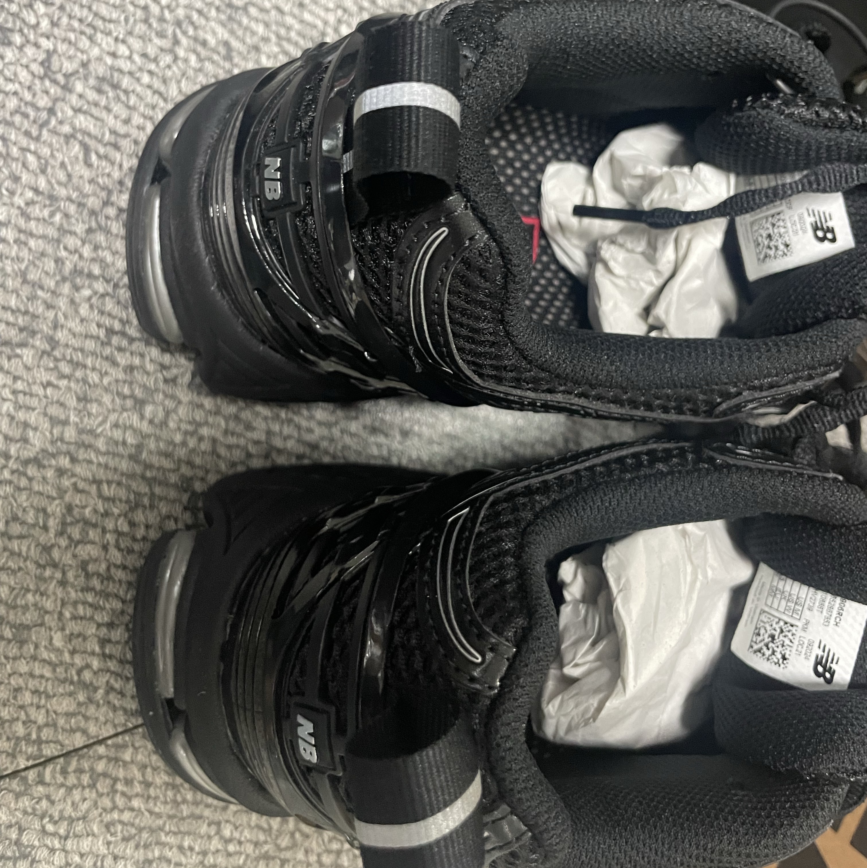 New Balance 1906R Black Silver Metallic 착용 스타일 - 2