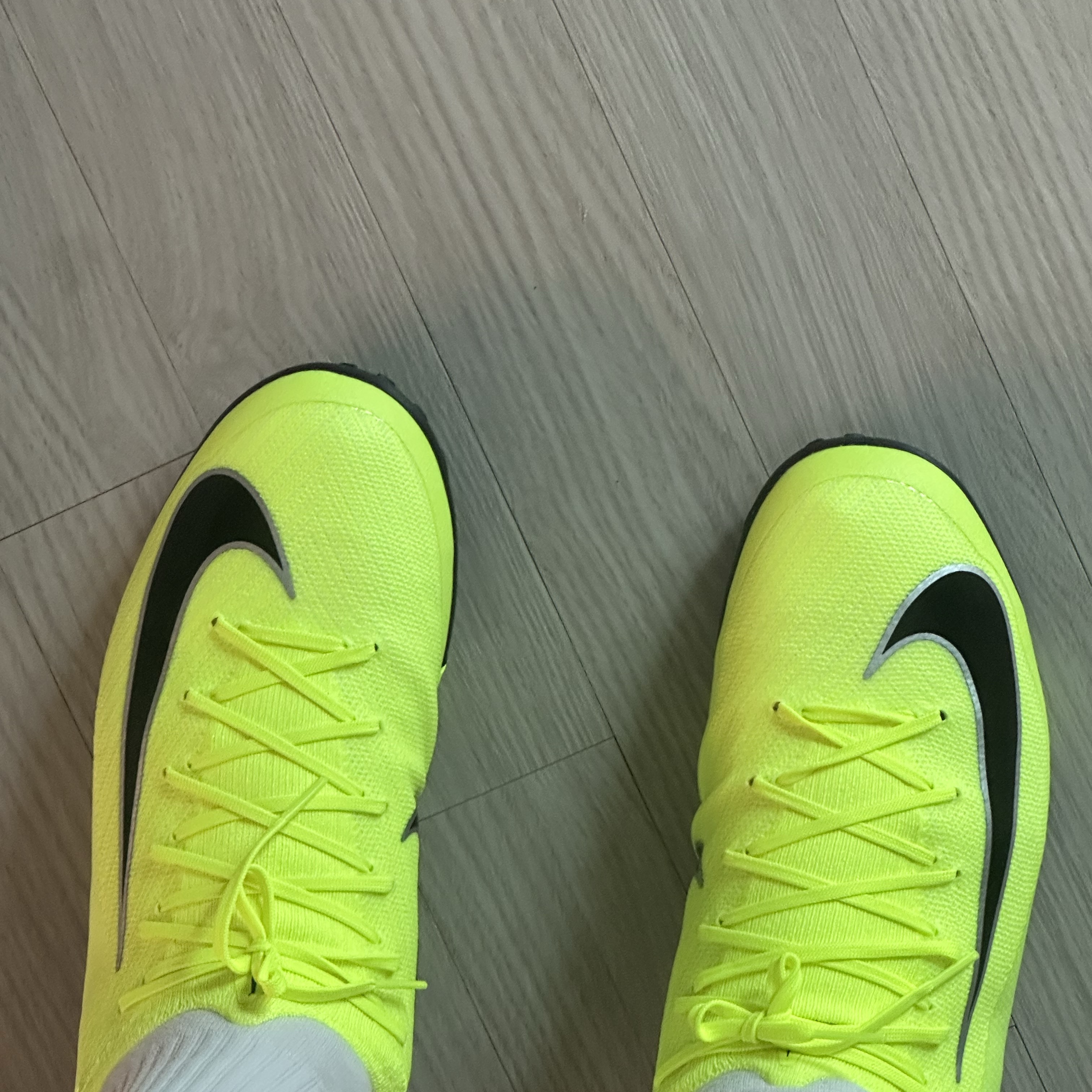 Nike Zoom Mercurial Vapor 16 Pro TF Volt Black 착용 스타일
