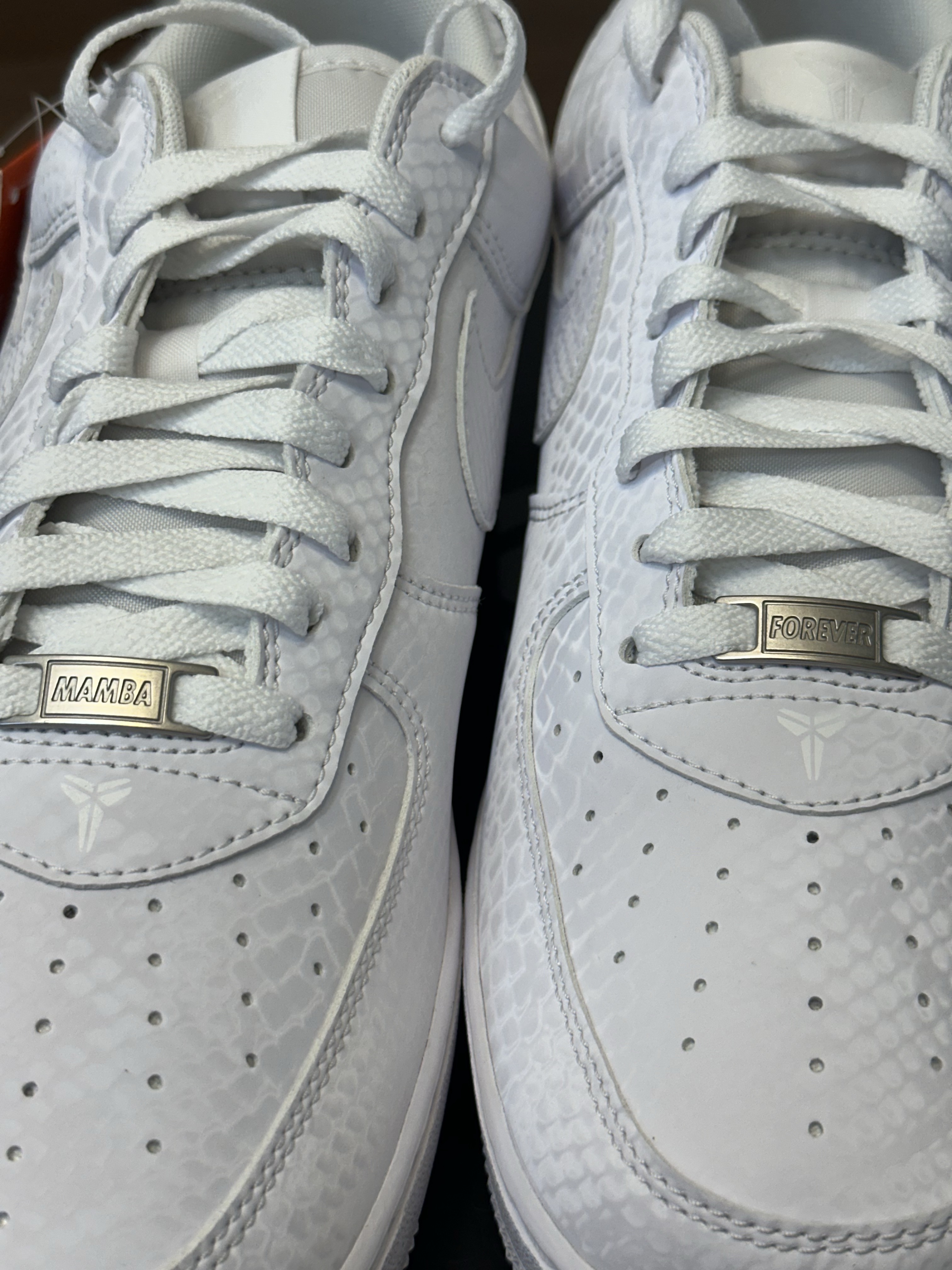 Nike x Kobe Bryant Air Force 1 Low Triple White 착용 스타일 - 4