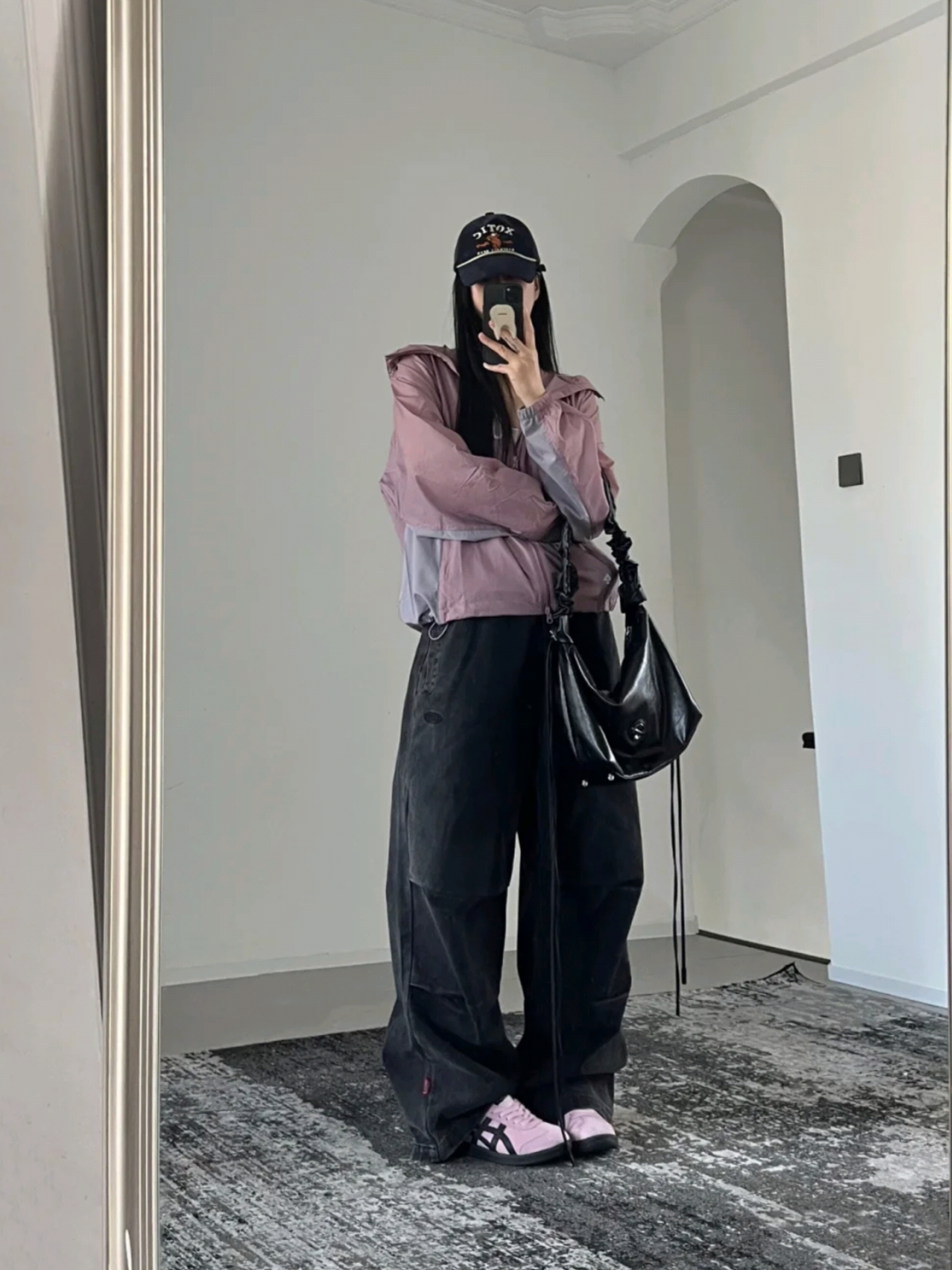 Onitsuka Tiger Tokuten Pink Black 착용 스타일