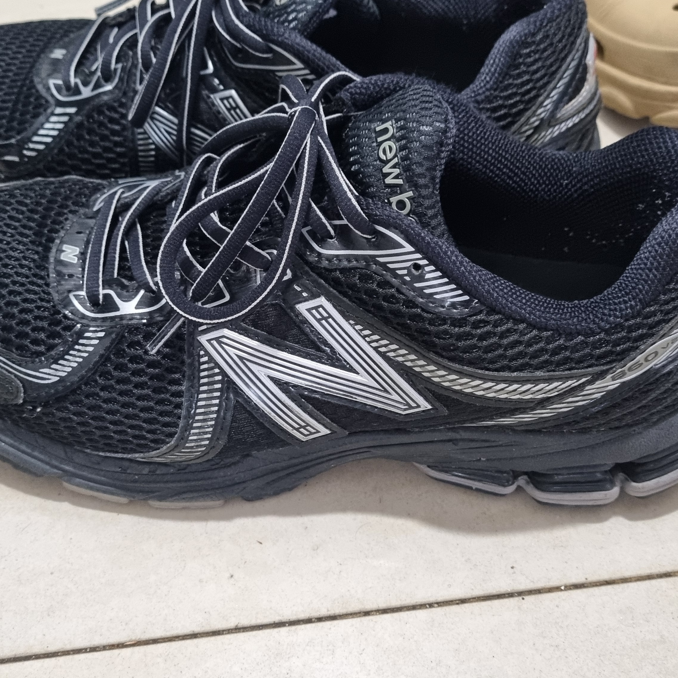 New Balance 1906R Black Silver Metallic 착용 스타일