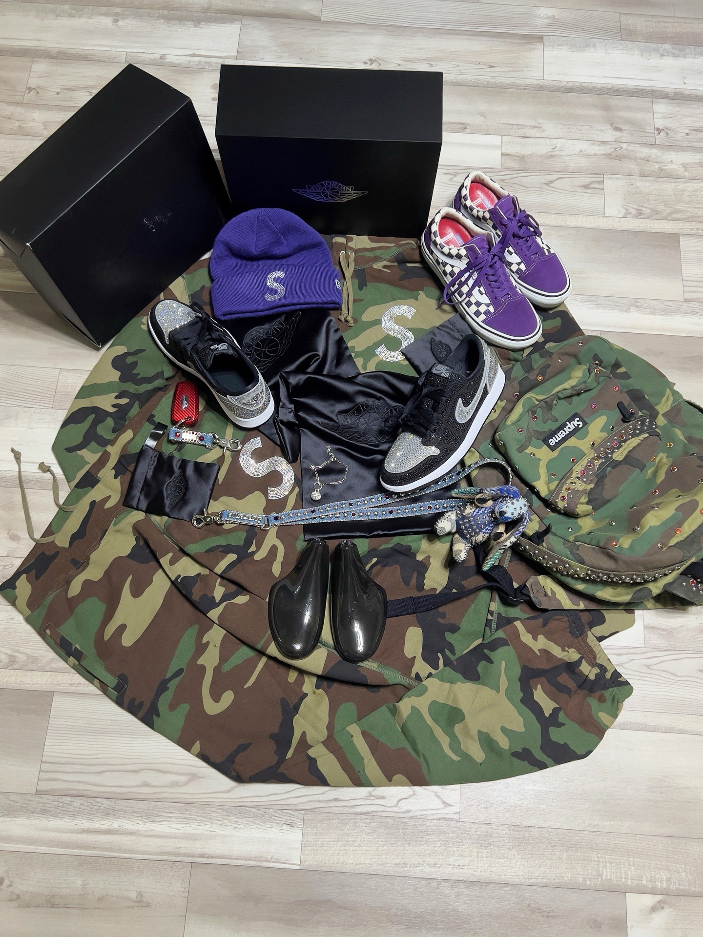 (W) Jordan 1 x Swarovski Low OG Crystal, Supreme New Era Swarovski S Logo Beanie Purple - 21SS ์ฐฉ์ฉ ์คํ์ผ - 3