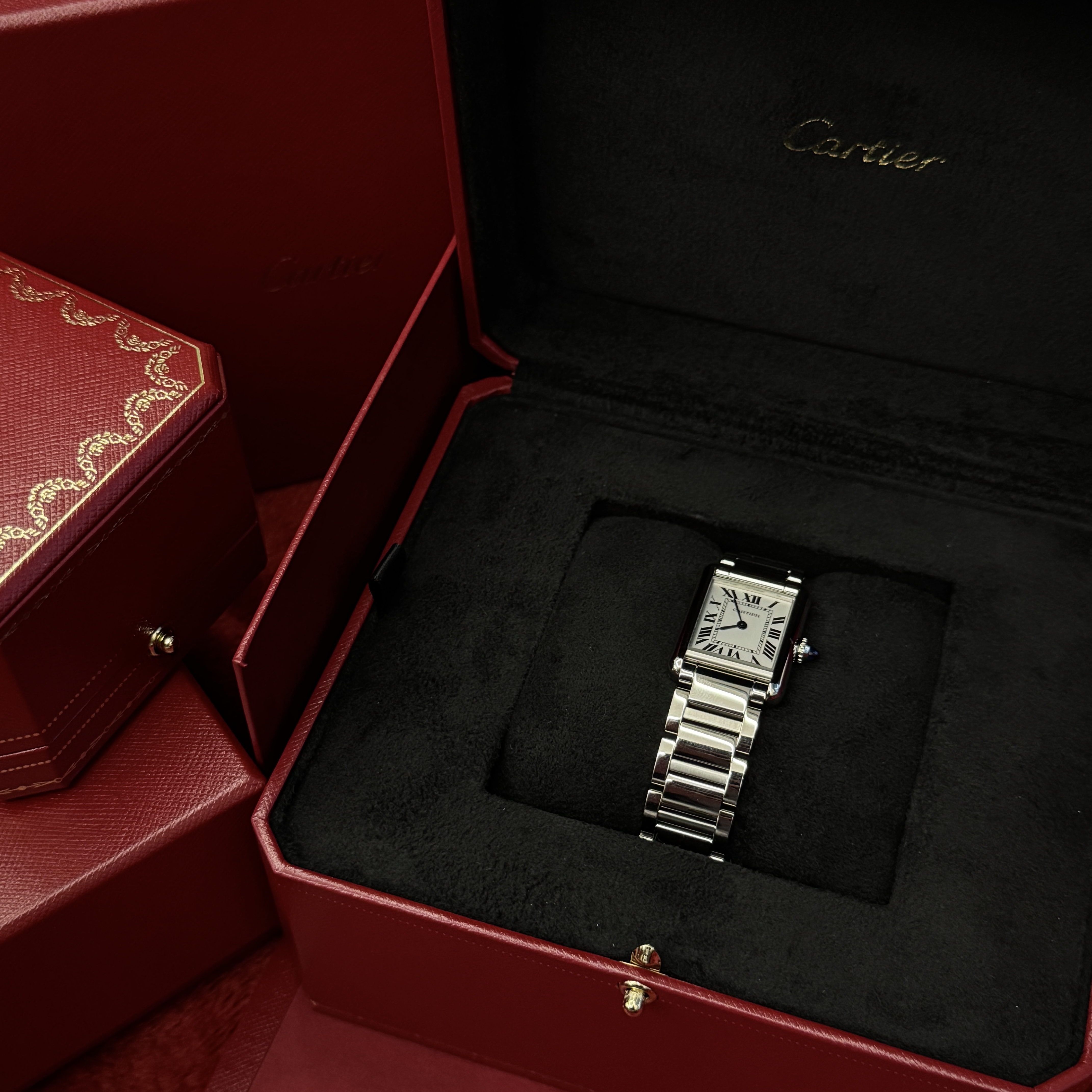 Cartier Tank Must Watch Small Quartz Steel Bracelet Steel 착용 스타일