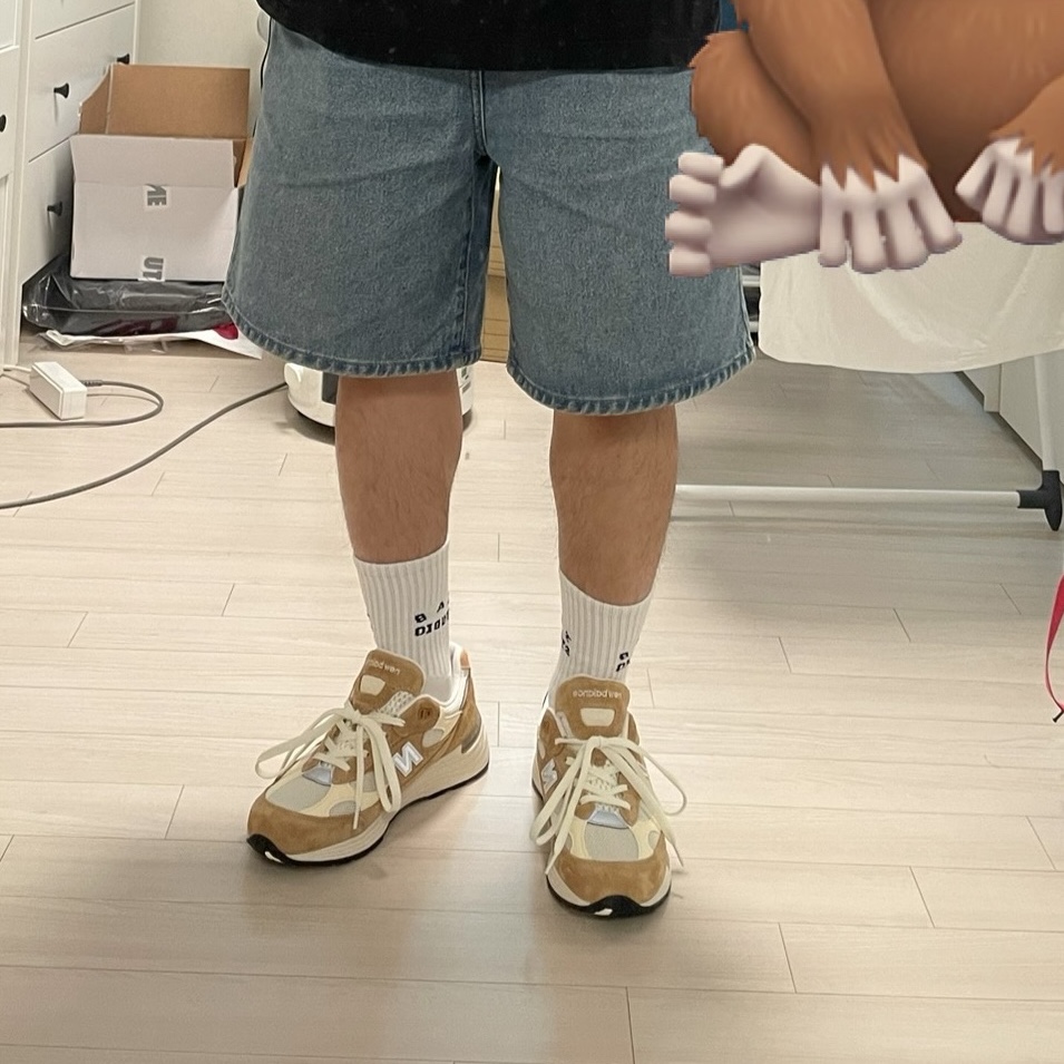 New Balance 992 Made in USA Sweet Caramel Calcium 착용 스타일 - 1