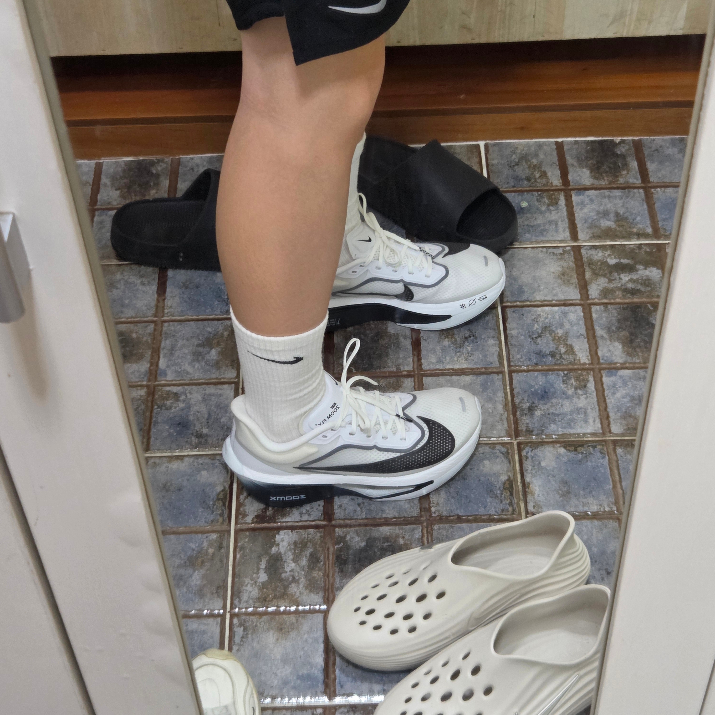 Nike Zoom Fly 6 White Smoke Grey, Nike ReactX Rejuven8 Light Orewood Brown 착용 스타일