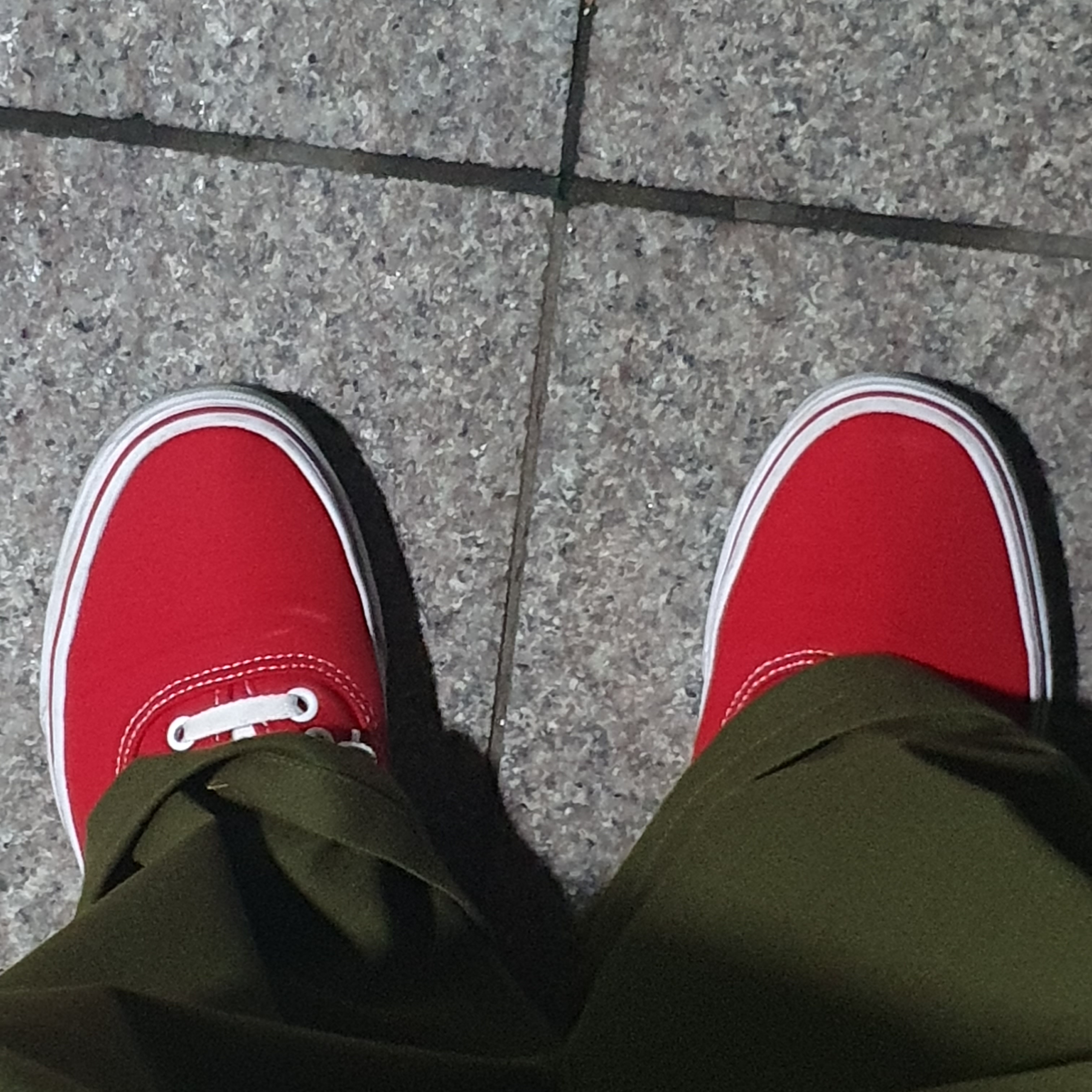 Vans Authentic Red 착용 스타일