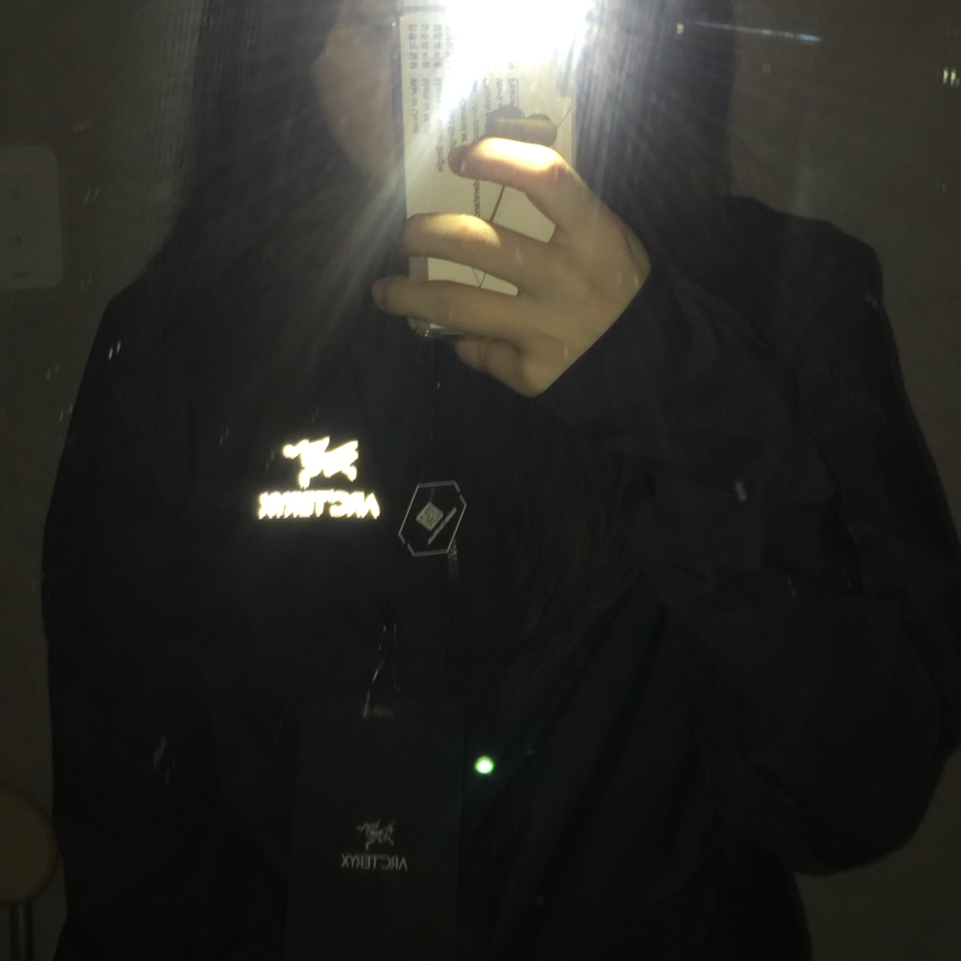 (W) Arc'teryx Squamish Hoody Black 착용 스타일 - 2