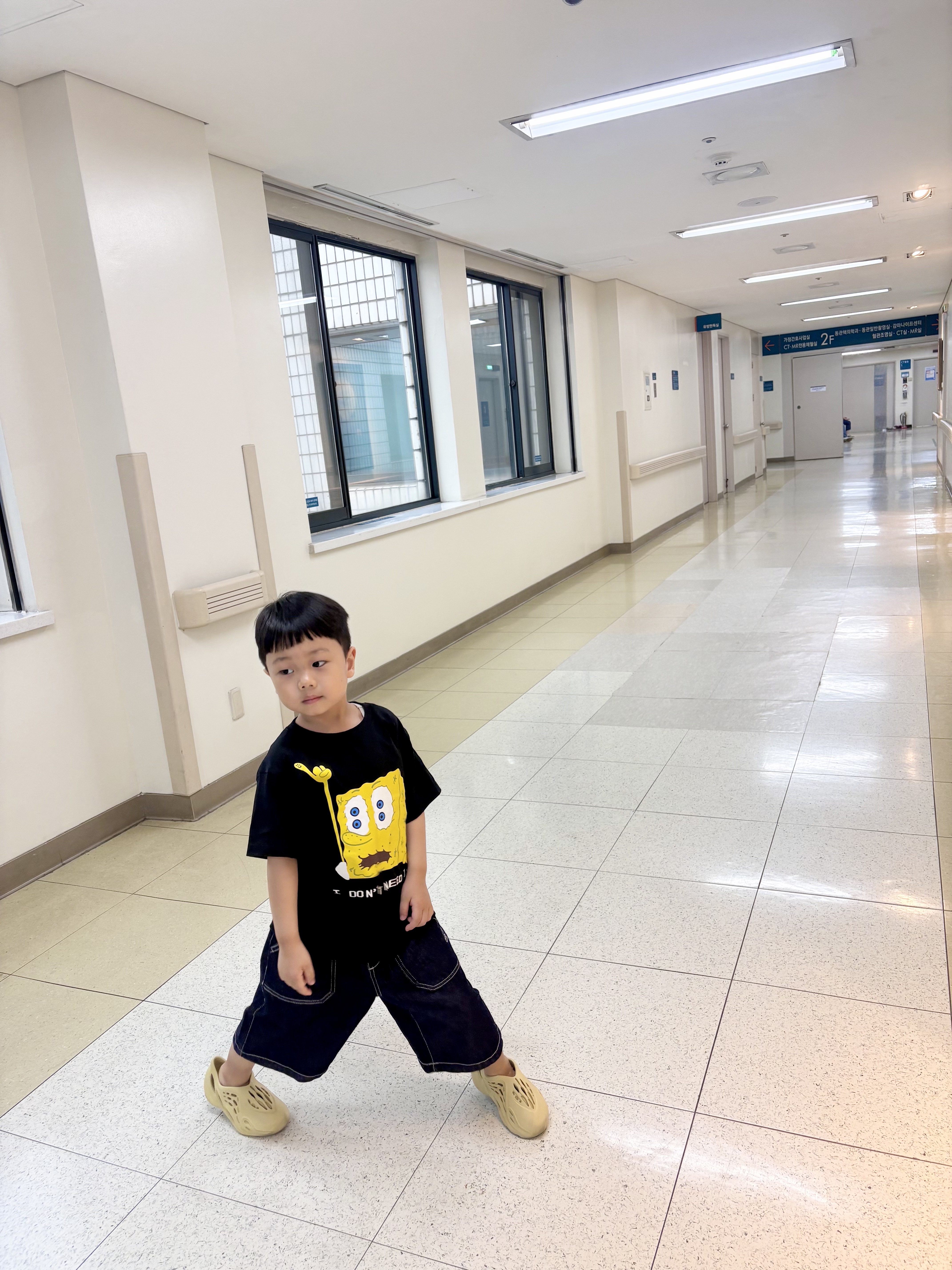 (Kids) Uniqlo UT x CPFM x SpongeBob Graphic T-Shirt B Black - KR, (Kids) Adidas Yeezy Foam RNNR Sulfur 착용 스타일 - 2