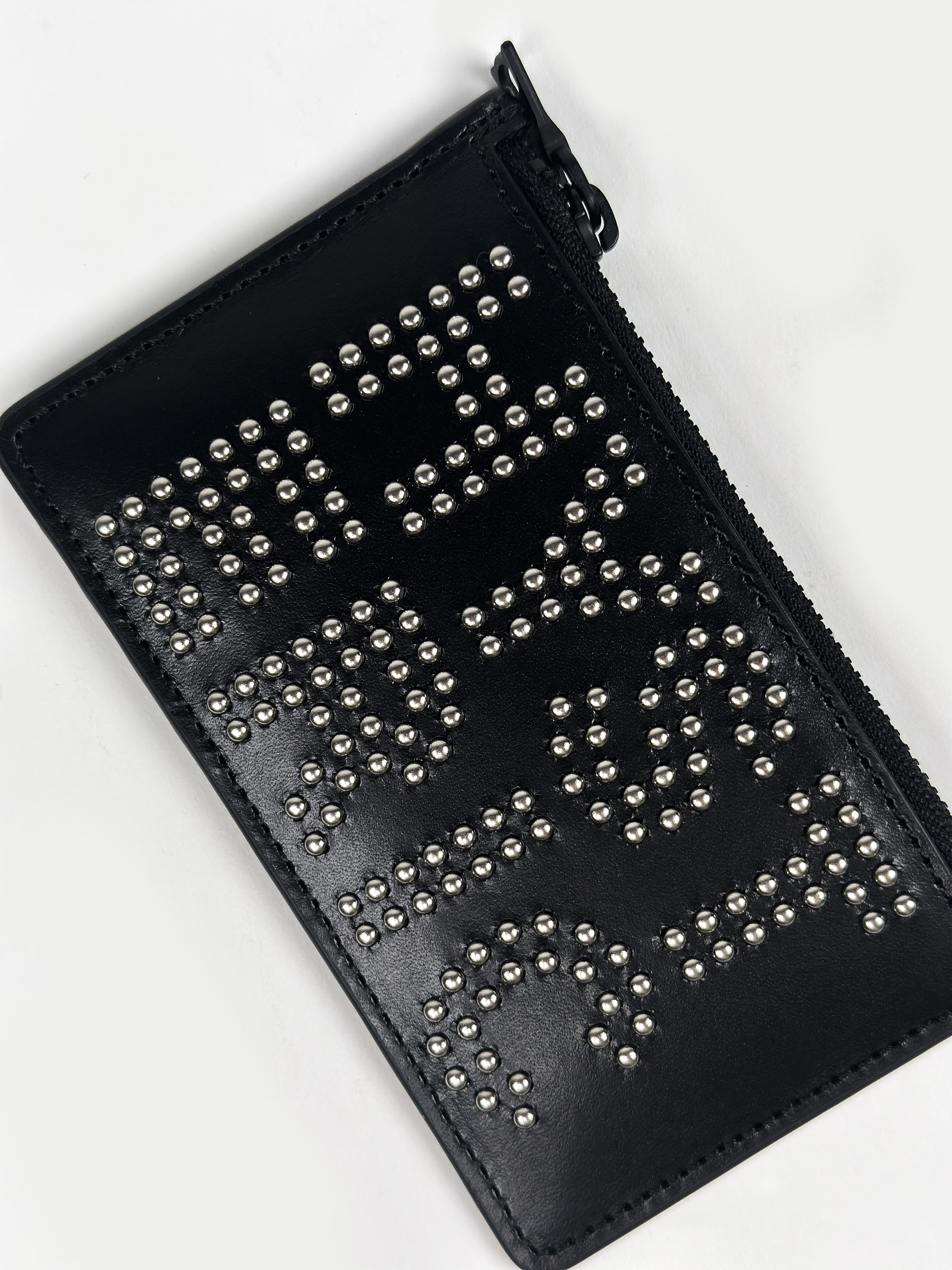 Hysteric Glamour Logo Stud Fragment Case Black 착용 스타일