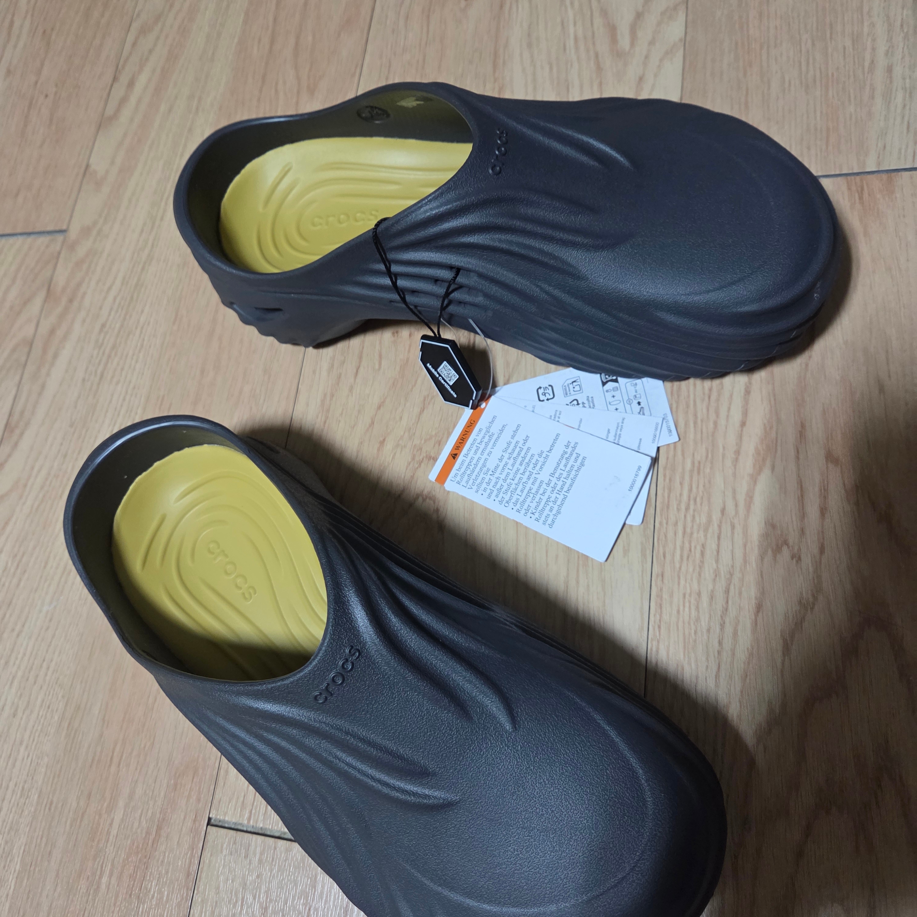Crocs Echo Wave Clog Black Sand 착용 스타일