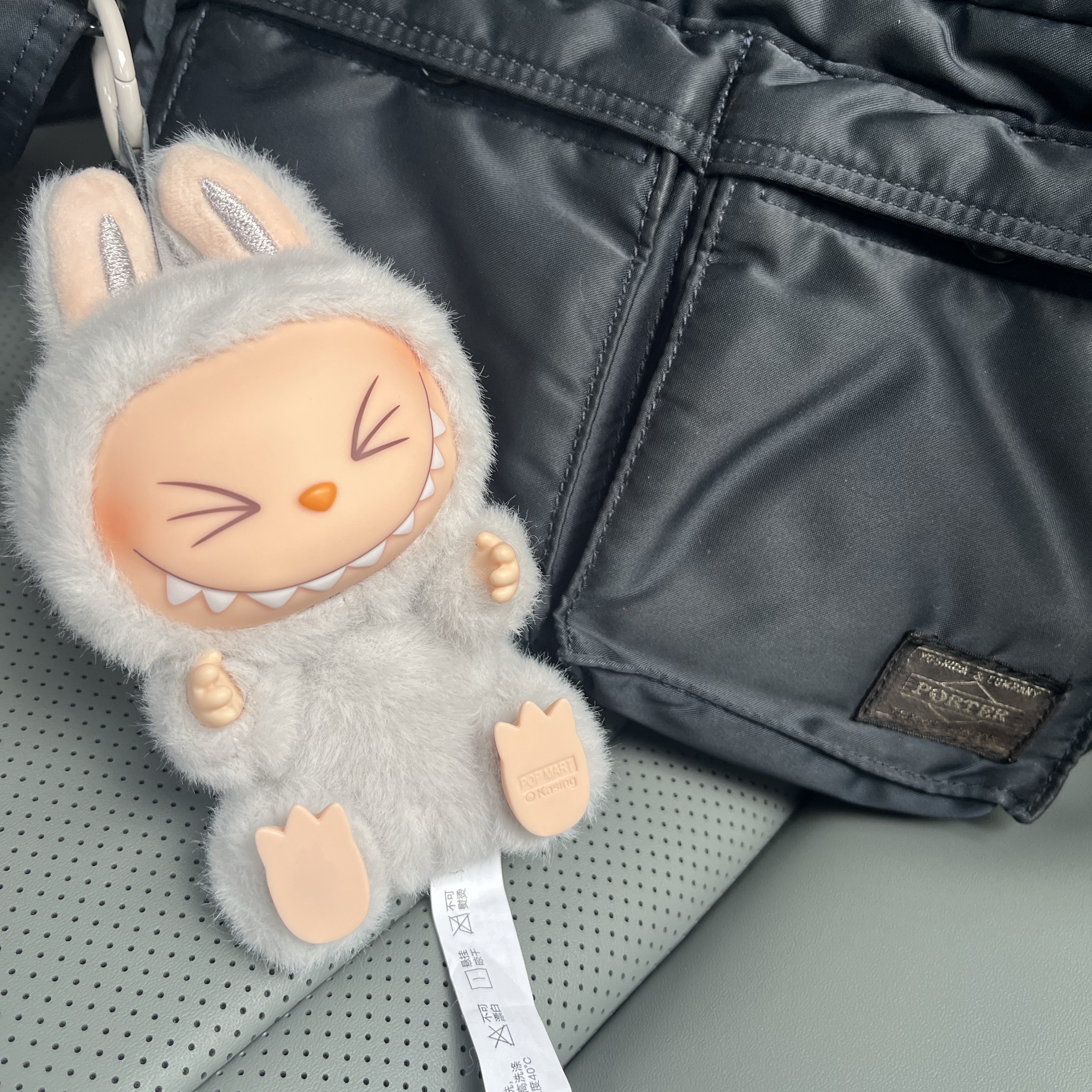 Pop Mart Labubu Let's Play Together Doll Series Hehe Keyring (Opened Case) 착용 스타일