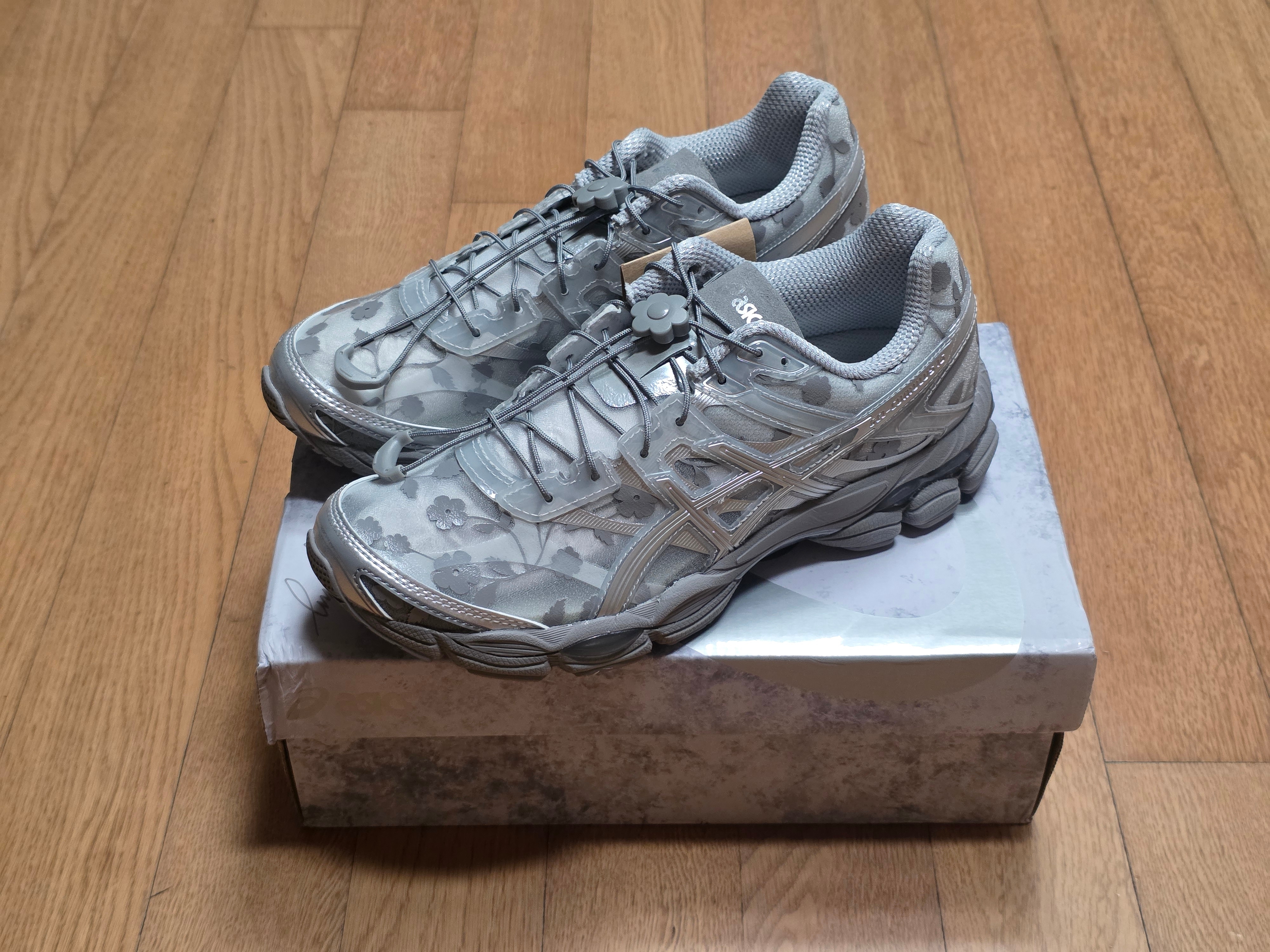 Asics x Cecilie Bahnsen Gel-Cumulus 16 Gray 착용 스타일 - 3