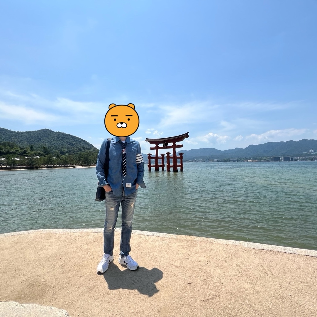 Thom Browne Chambray Printed 4-Bar Nametag Straight Fit Shirt Blue, Thom Browne Wool Funmix Pinstripe Uniform Twill Diagonal Stripe Classic Tie Navy 착용 스타일