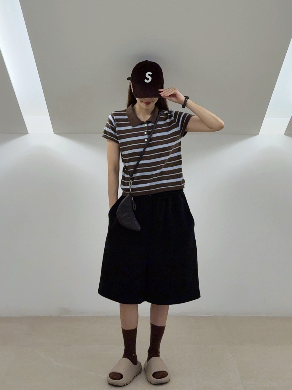 Supreme Corduroy S Logo 6-Panel Dark Brown - 24FW, Lemaire Croissant Coin Purse Necklace Dark Chocolate 착용 스타일 - 1