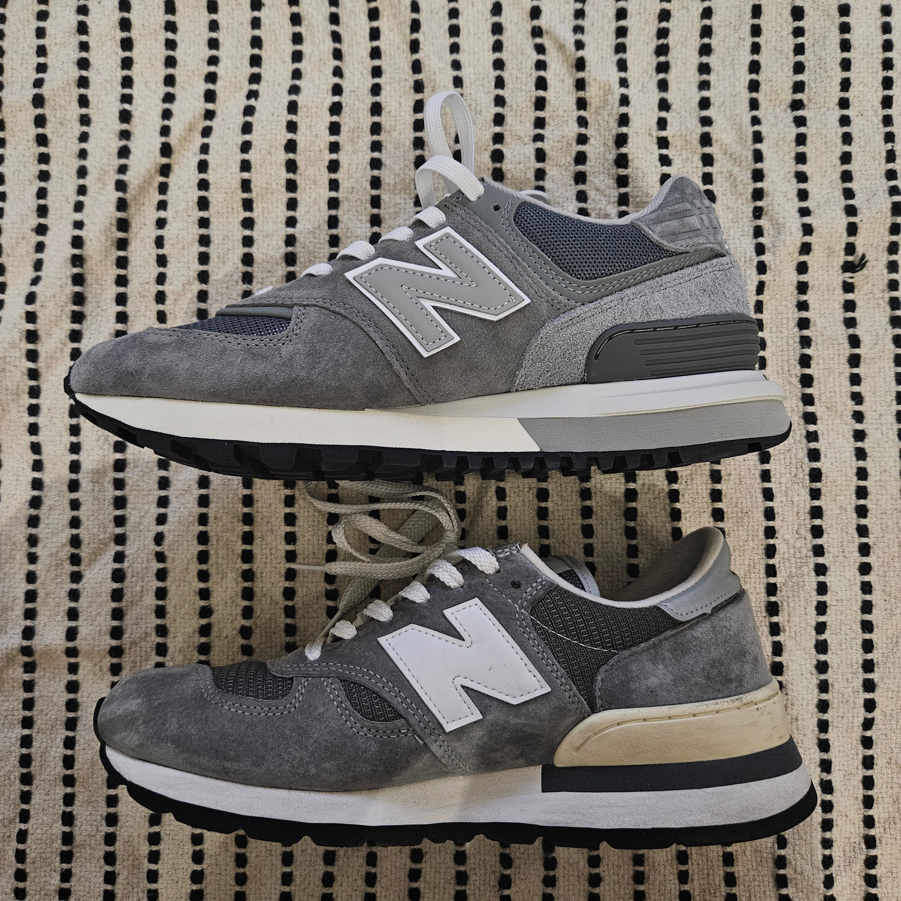 New Balance 574 Legacy Grey - D Standard, New Balance 990 Made in USA Grey 착용 스타일 - 3