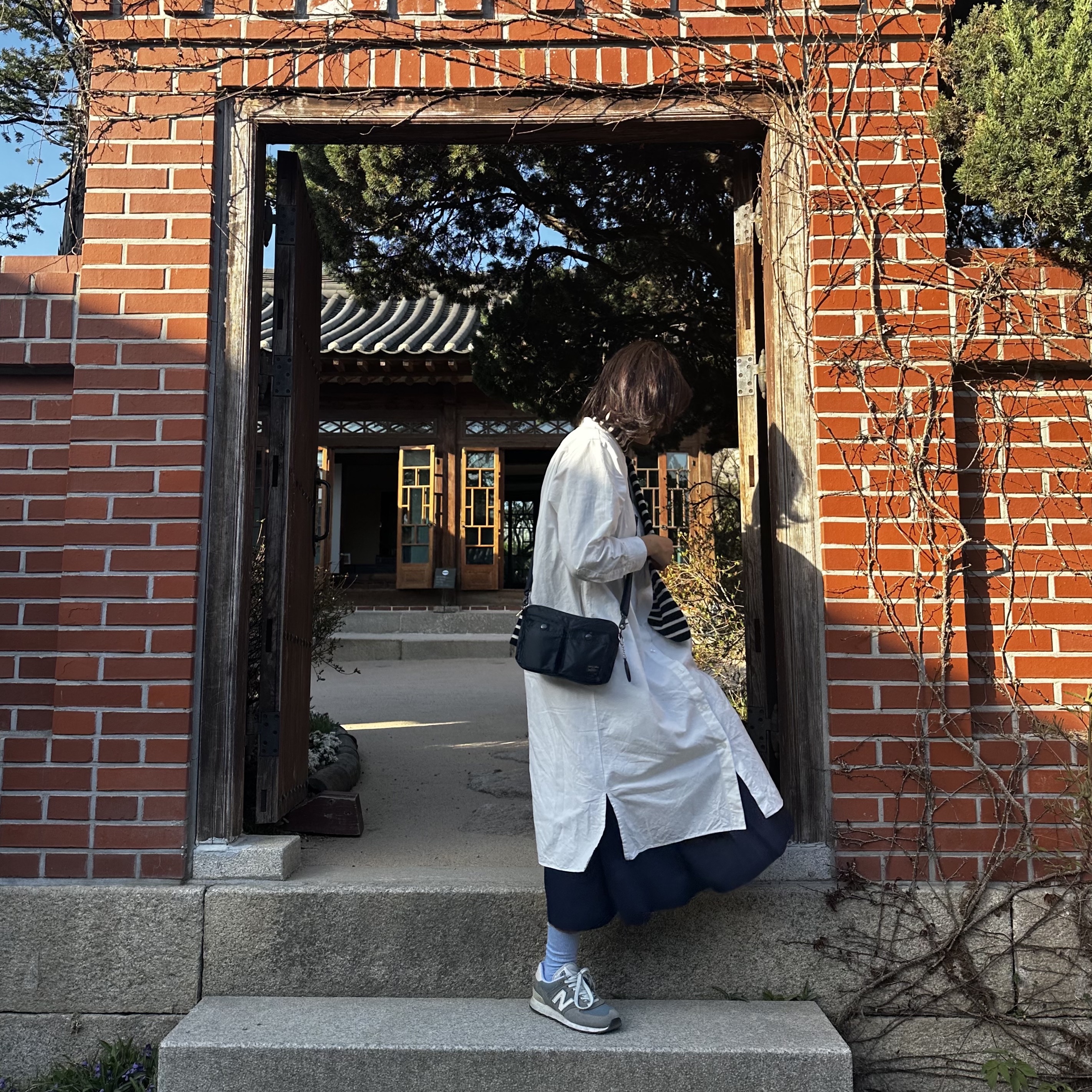 Porter Tanker Shoulder Bag S Iron Blue, New Balance 574 Classic Grey 착용 스타일