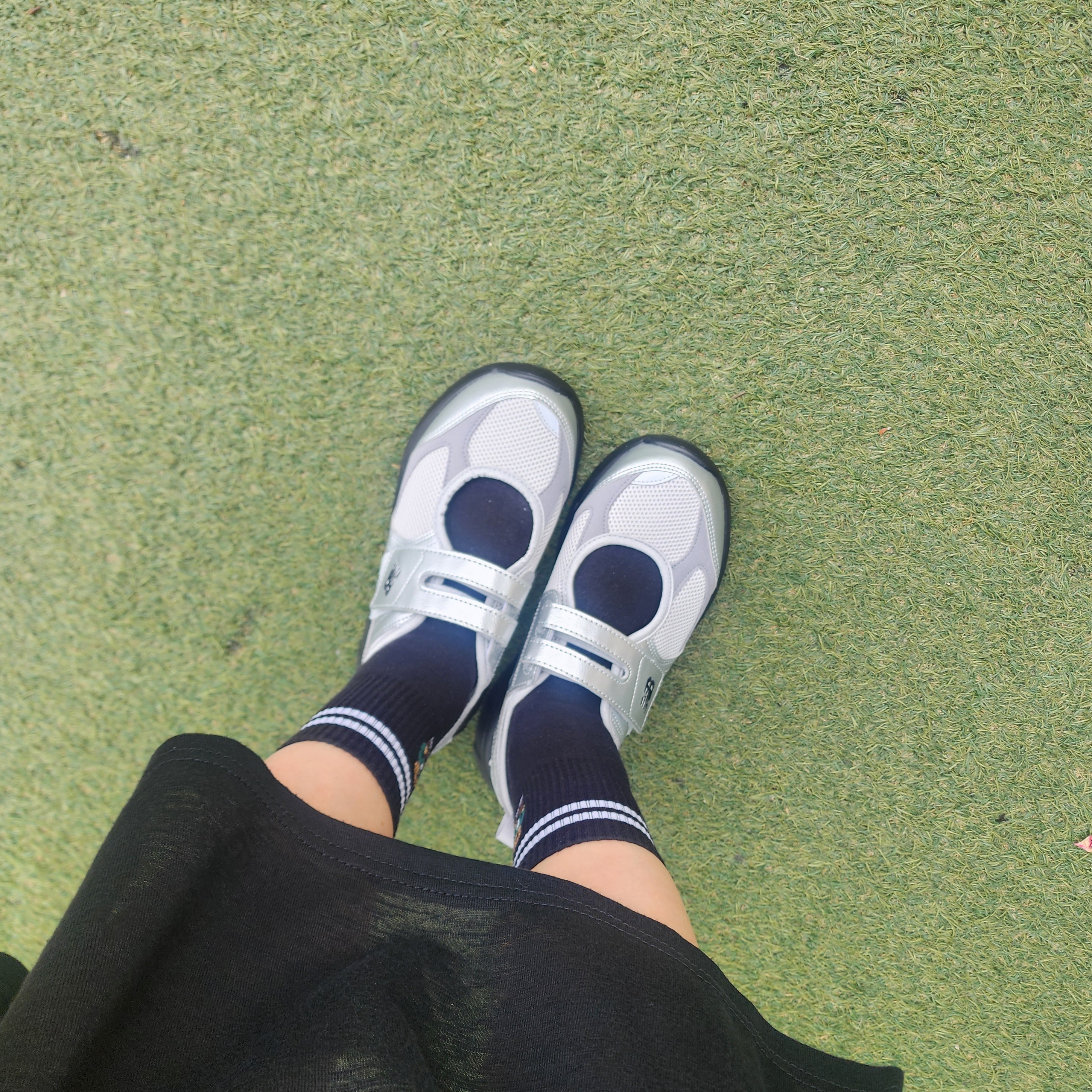 (W) New Balance Breeze SD2202 Metalic Silver 착용 스타일