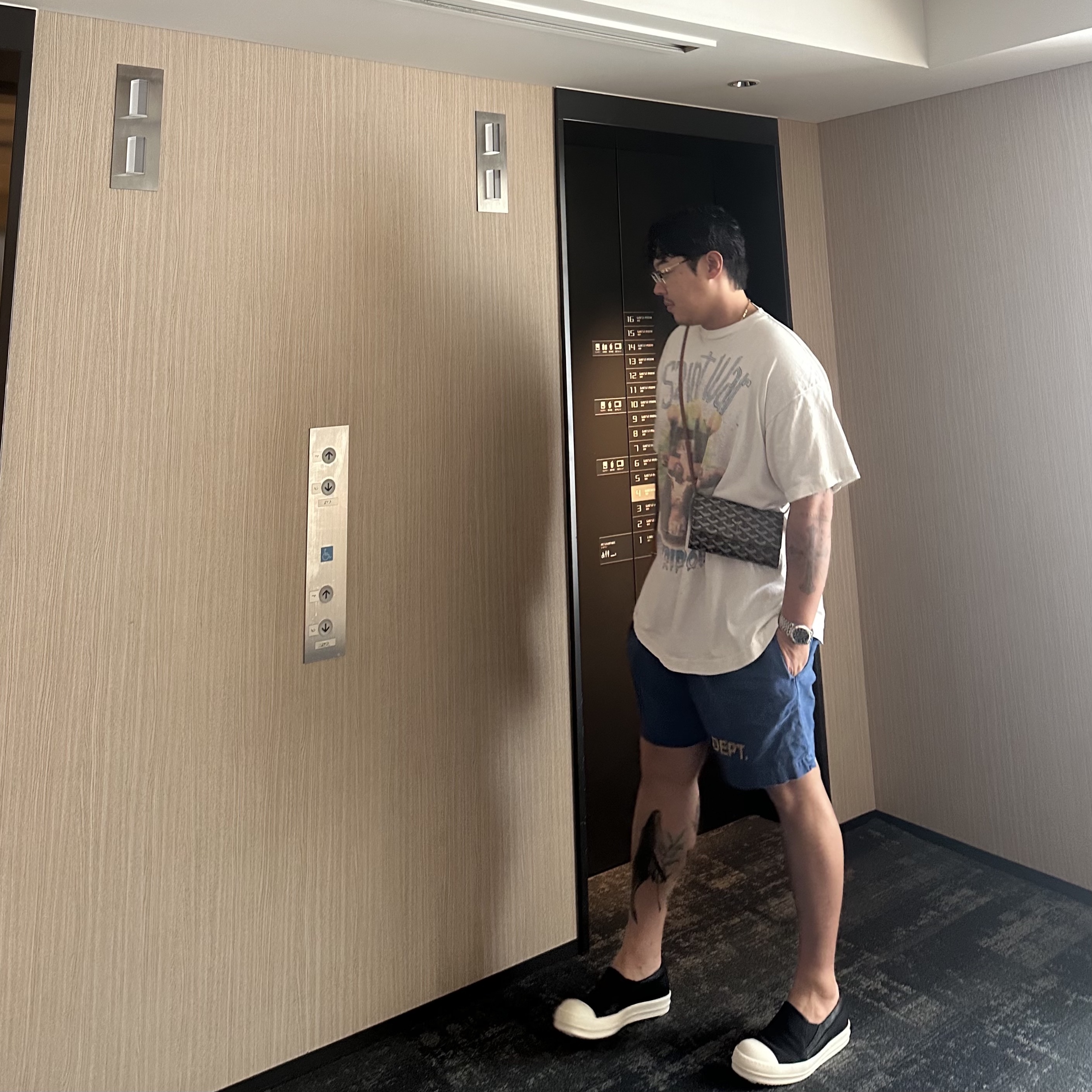 Saint Mxxxxxx Saint War S/S T-Shirt White, Rick Owens Drkshdw Drill Canvas Slip-On Black 착용 스타일 - 3