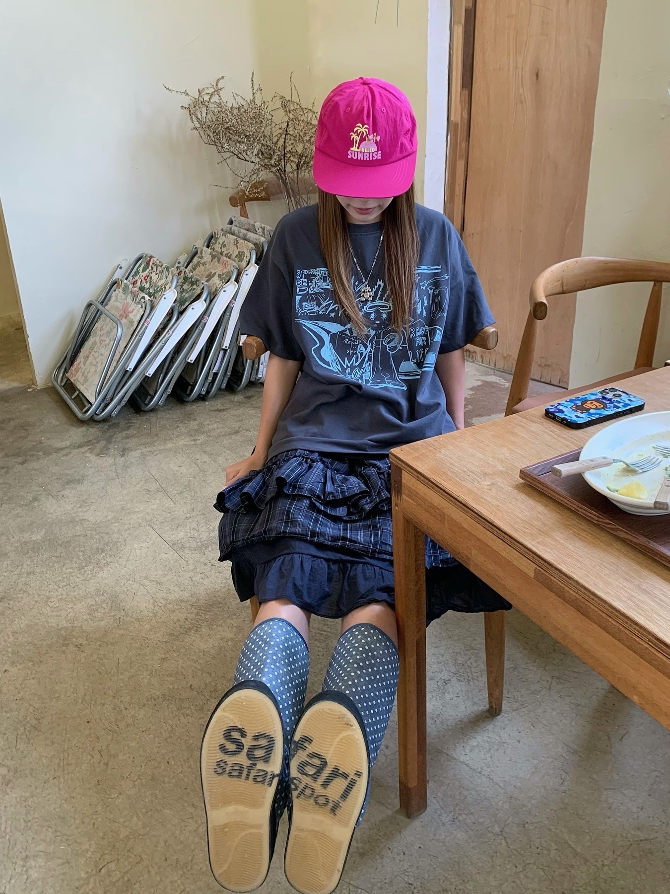 [KREAM 단독] Safarispot Basic Safari Dots Rain Boot Indigo, BAPE ABC Milo Camo iPhone 16 Pro Case Blue 착용 스타일