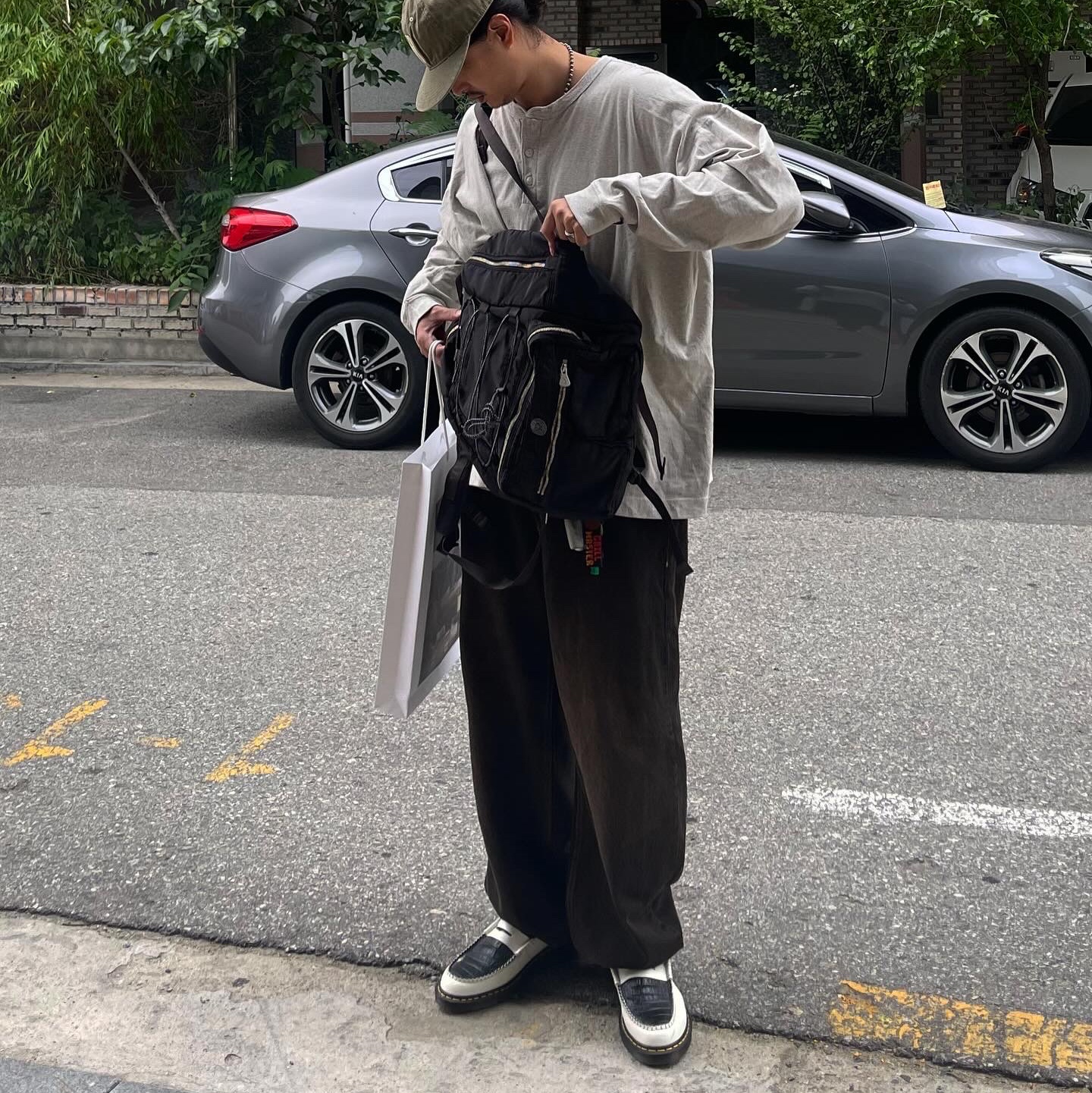 Porter Classic Super Nylon Day Pack L Black 착용 스타일
