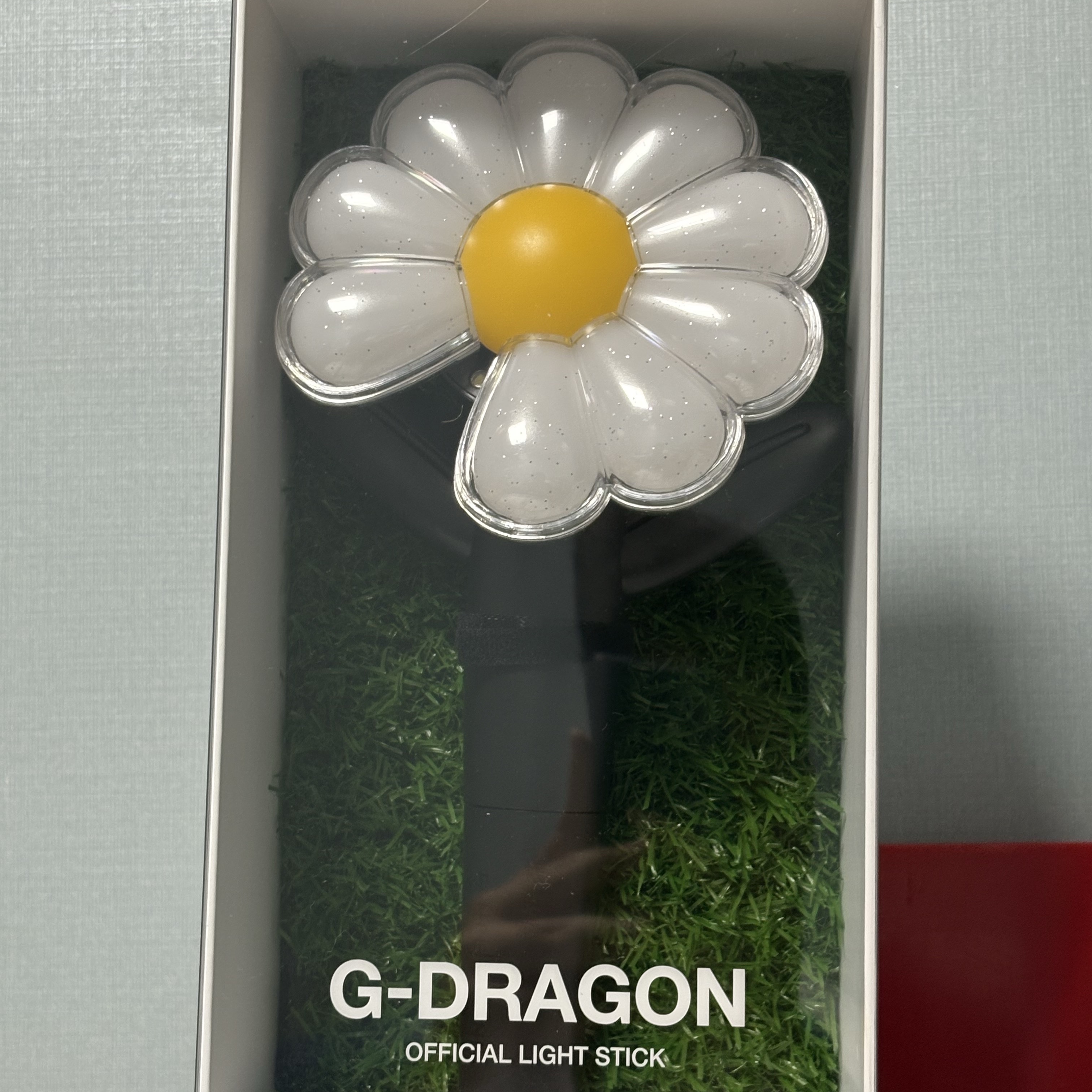 G-DRAGON Ubermensch Official Light Stick 착용 스타일