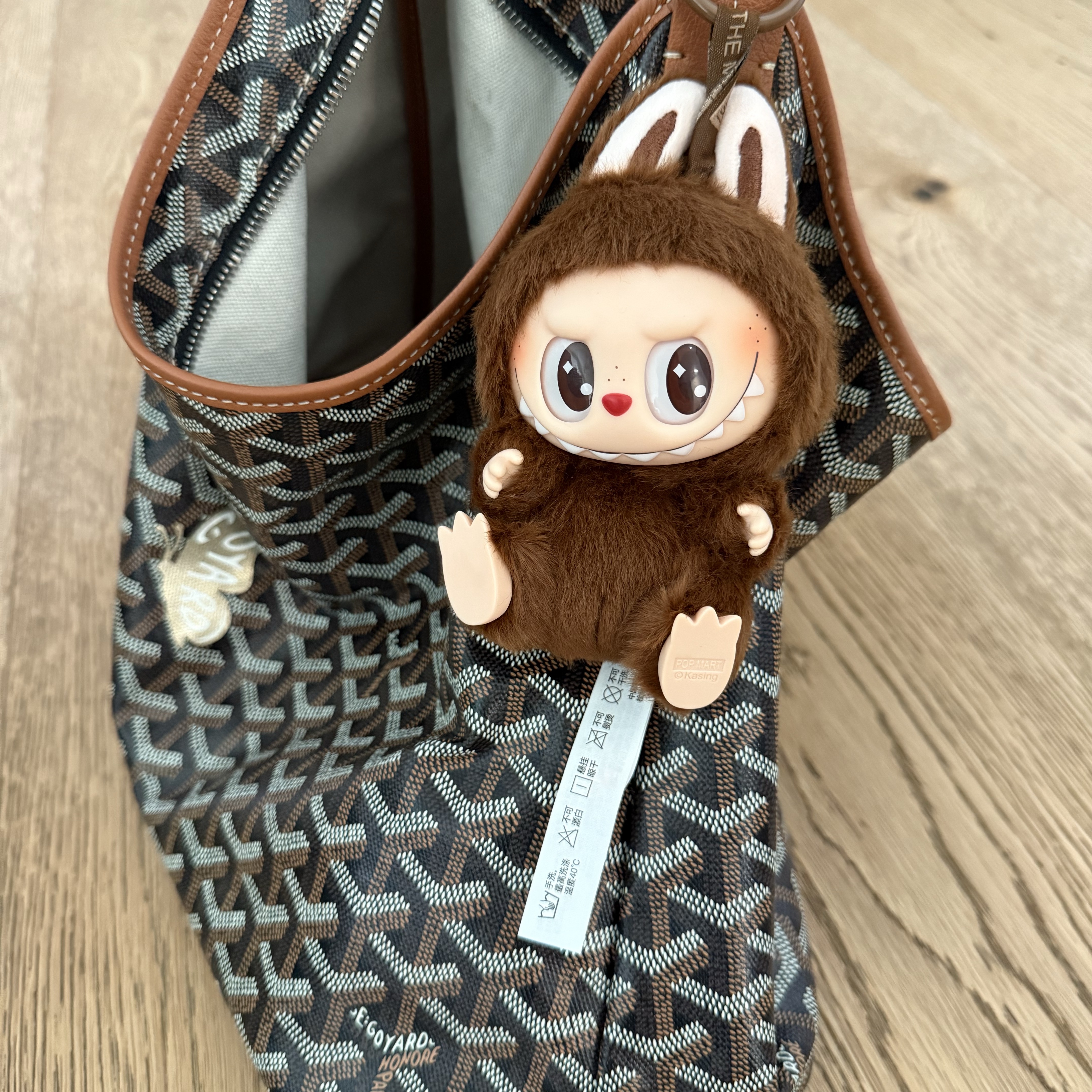 Pop Mart Labubu Let's Play Together Doll Series Duoduo Keyring (Opened Case) 착용 스타일