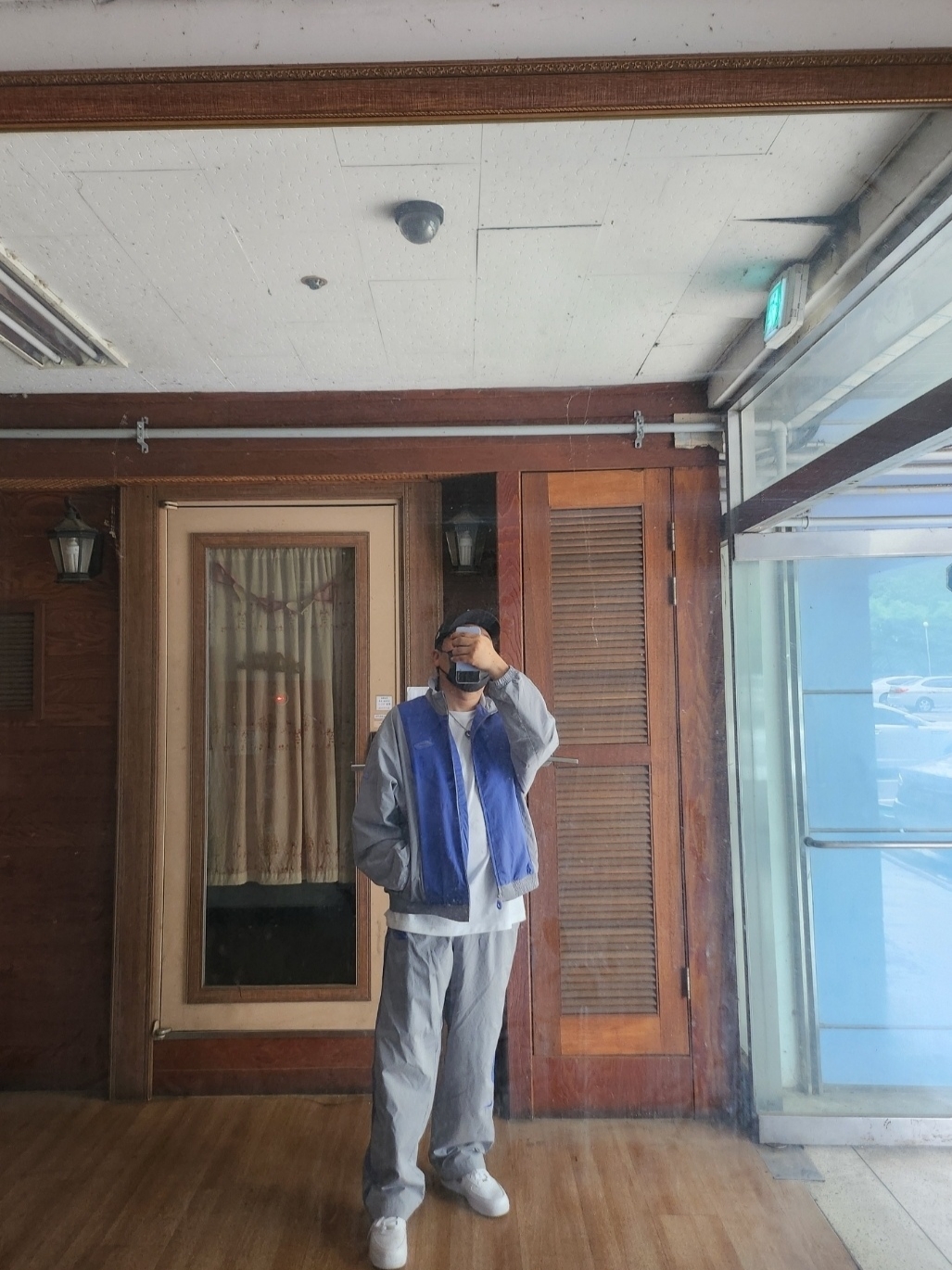 Nike x Patta Track Jacket Particle Grey Sapphire (HJ0712-073), Nike x Patta Track Pants Particle Grey Sapphire (HJ0737-073) 착용 스타일 - 1