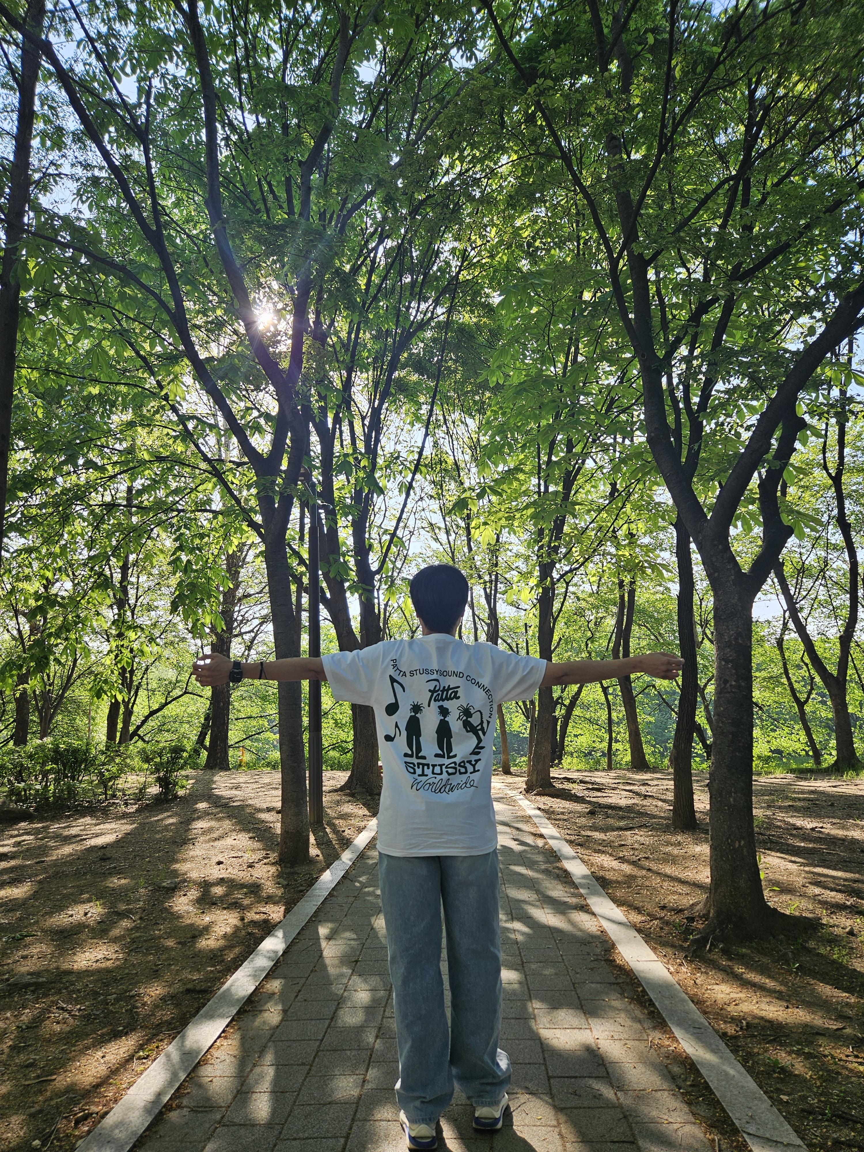 Stussy x Patta Sound Connection T-Shirt White 착용 스타일