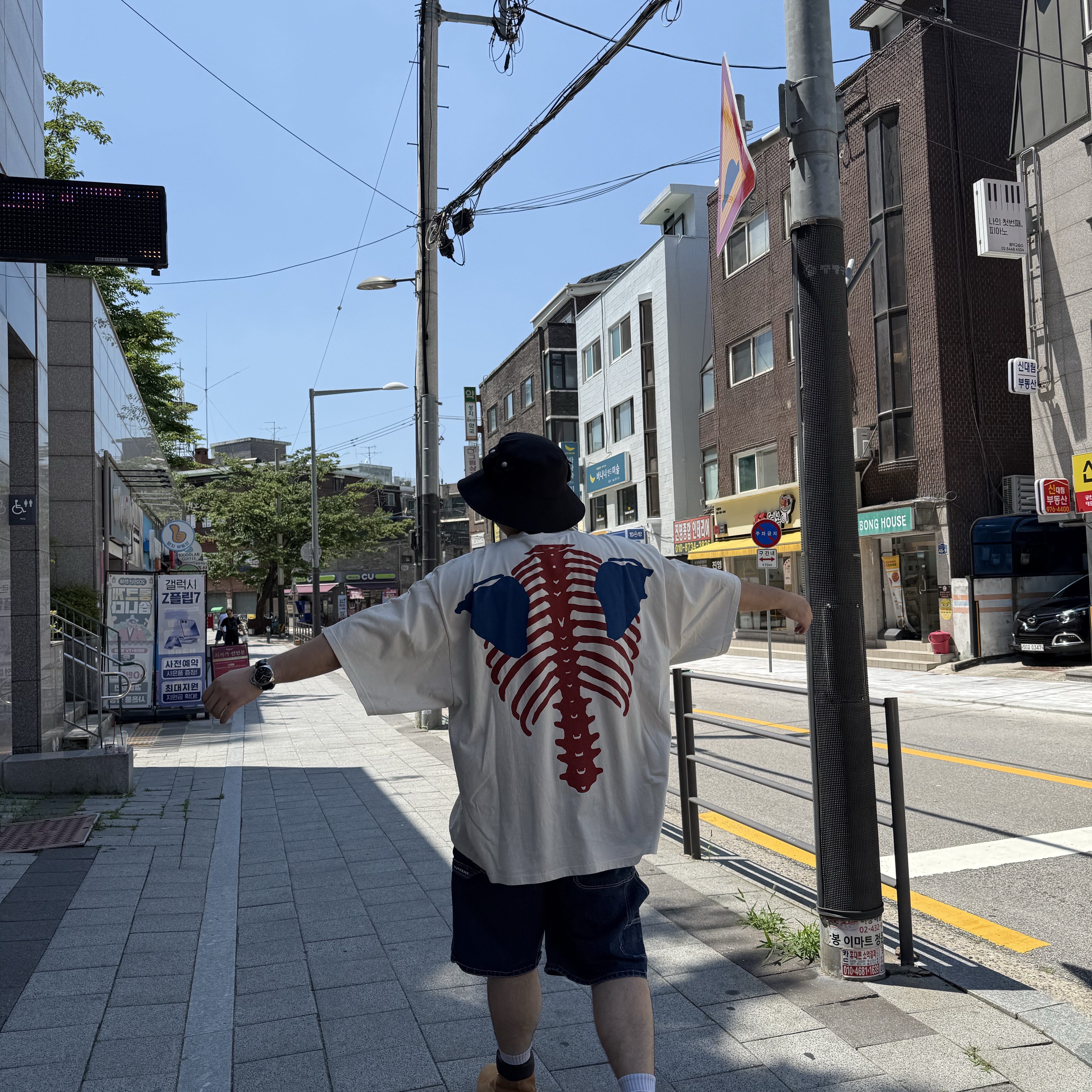 Kapital Cotton Sheeting Two Tone Big Pocket Bone T-Shirt Tricolor, Supreme x Nike Denim Short Indigo - 24SS 착용 스타일 - 1