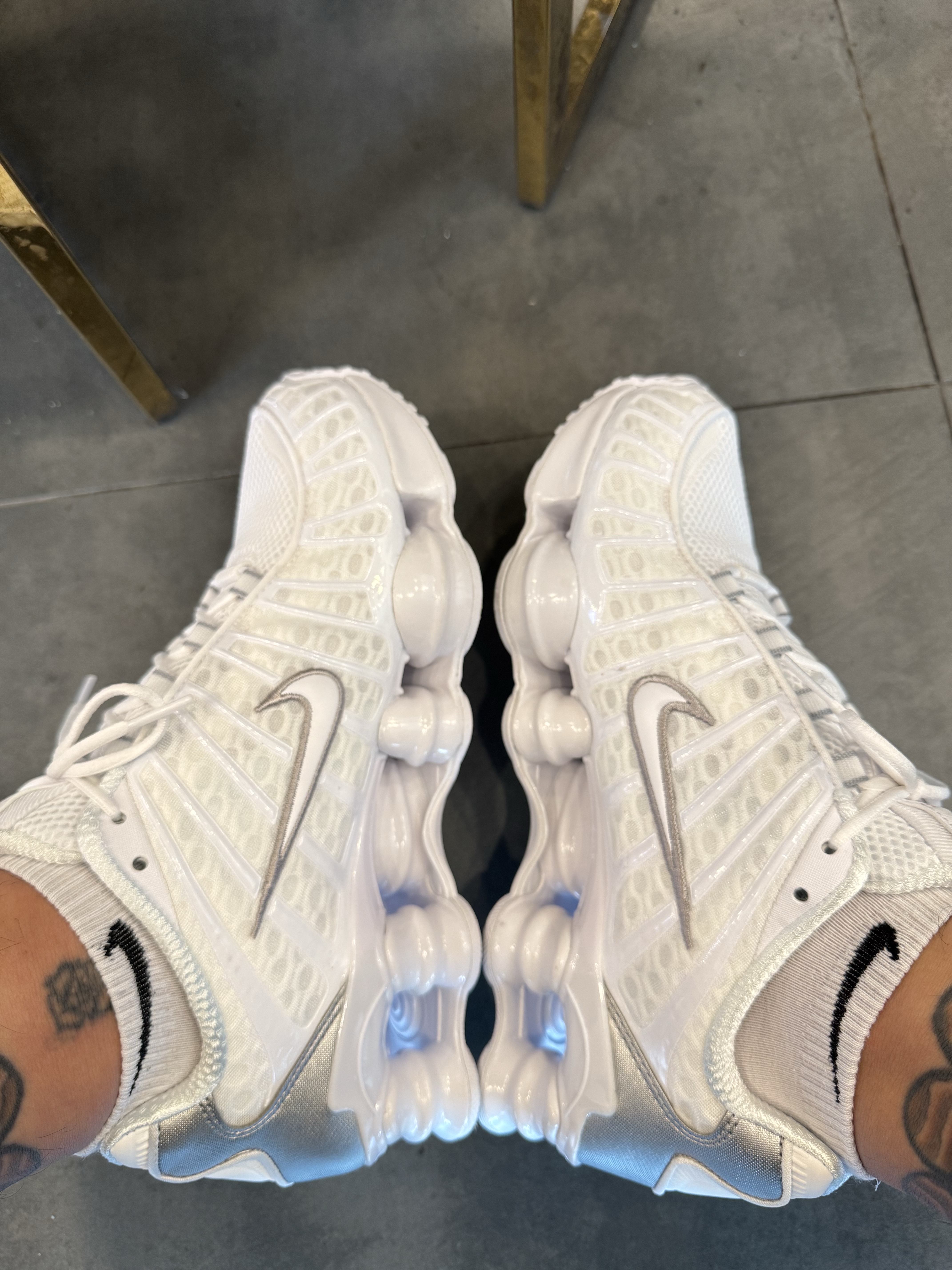 Nike Shox TL Metallic Silver 착용 스타일