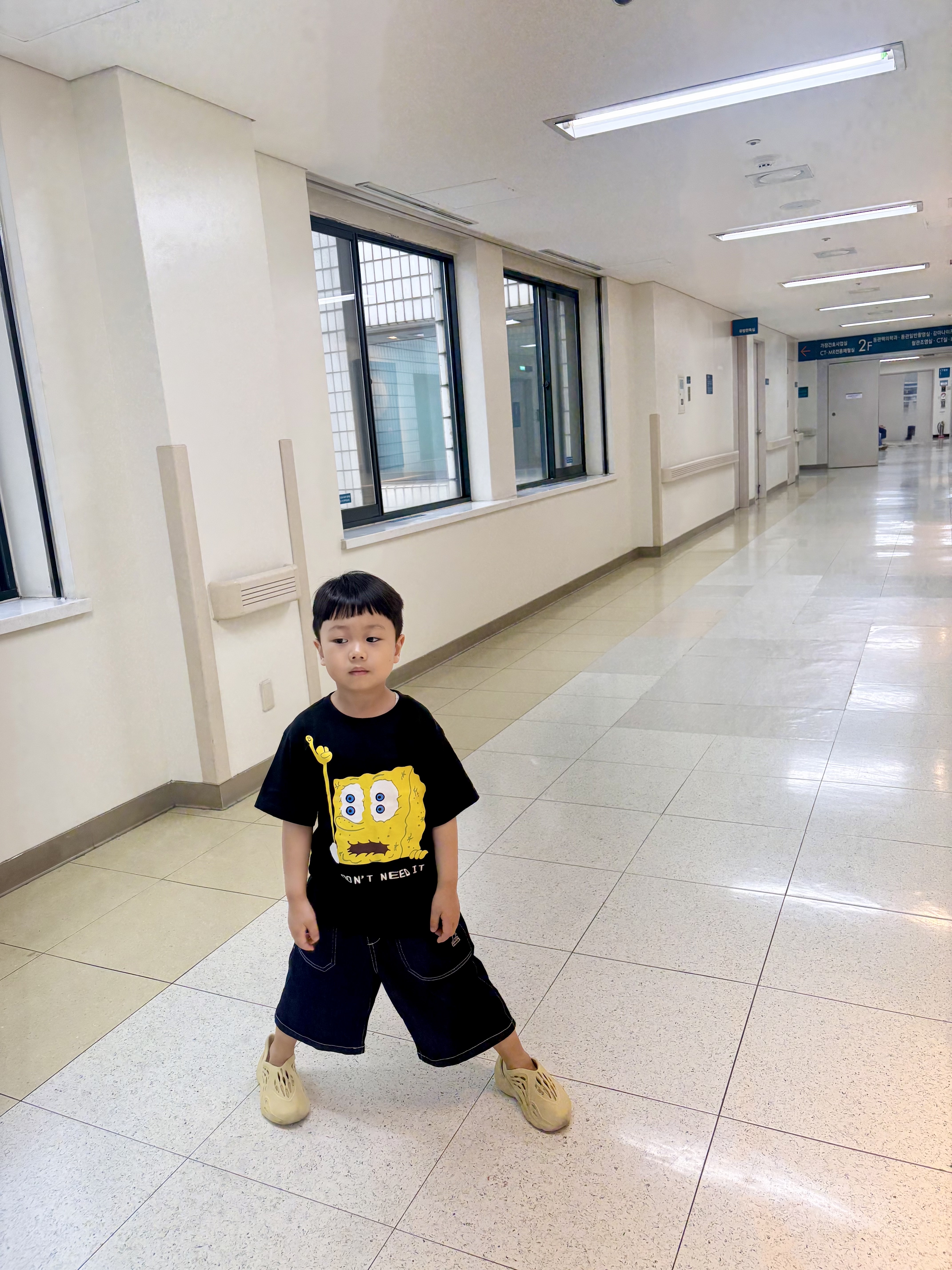 (Kids) Uniqlo UT x CPFM x SpongeBob Graphic T-Shirt B Black - KR, (Kids) Adidas Yeezy Foam RNNR Sulfur 착용 스타일 - 3