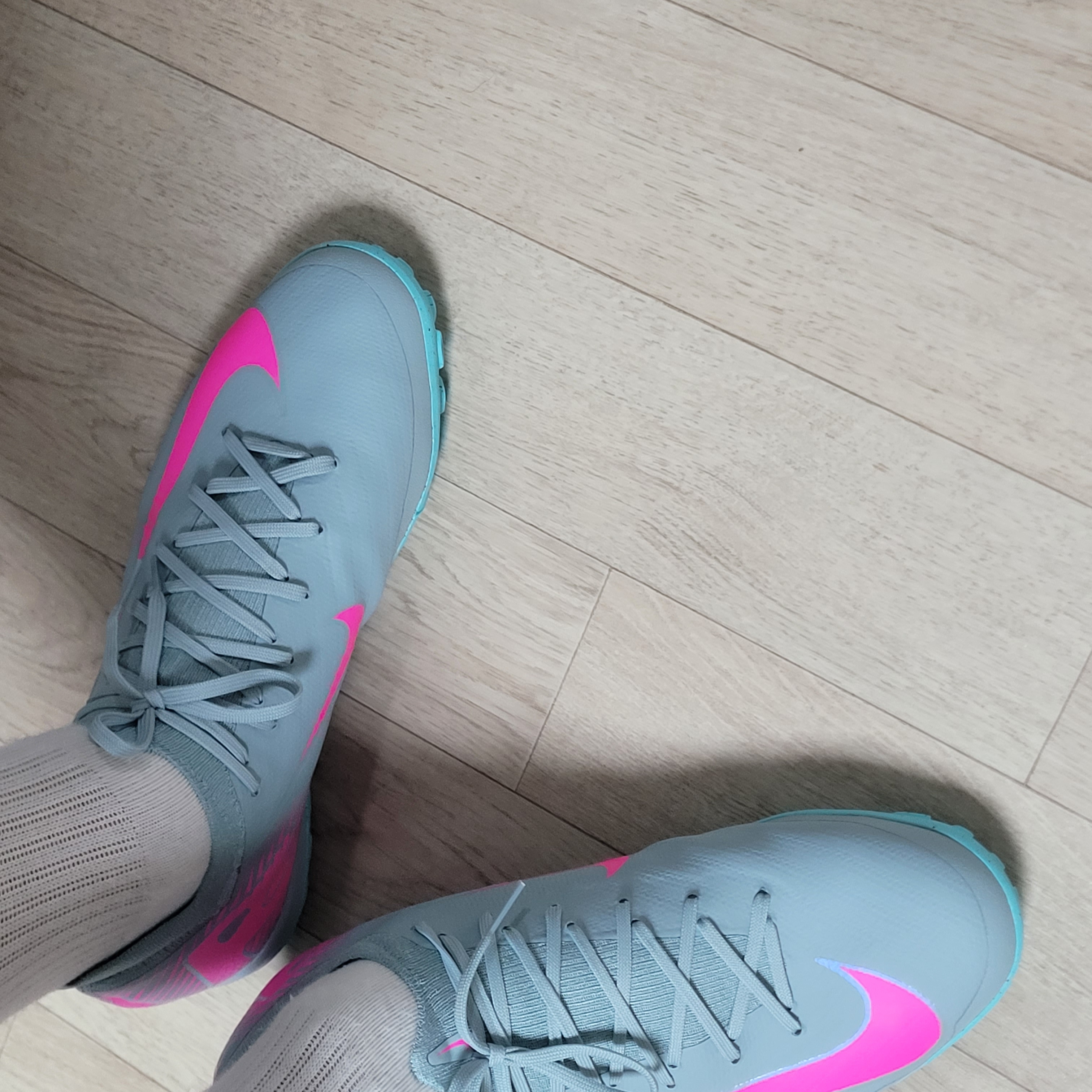 Nike Zoom Mercurial Vapor 16 Pro TF Ocean Cube Pink Blast 착용 스타일 - 2