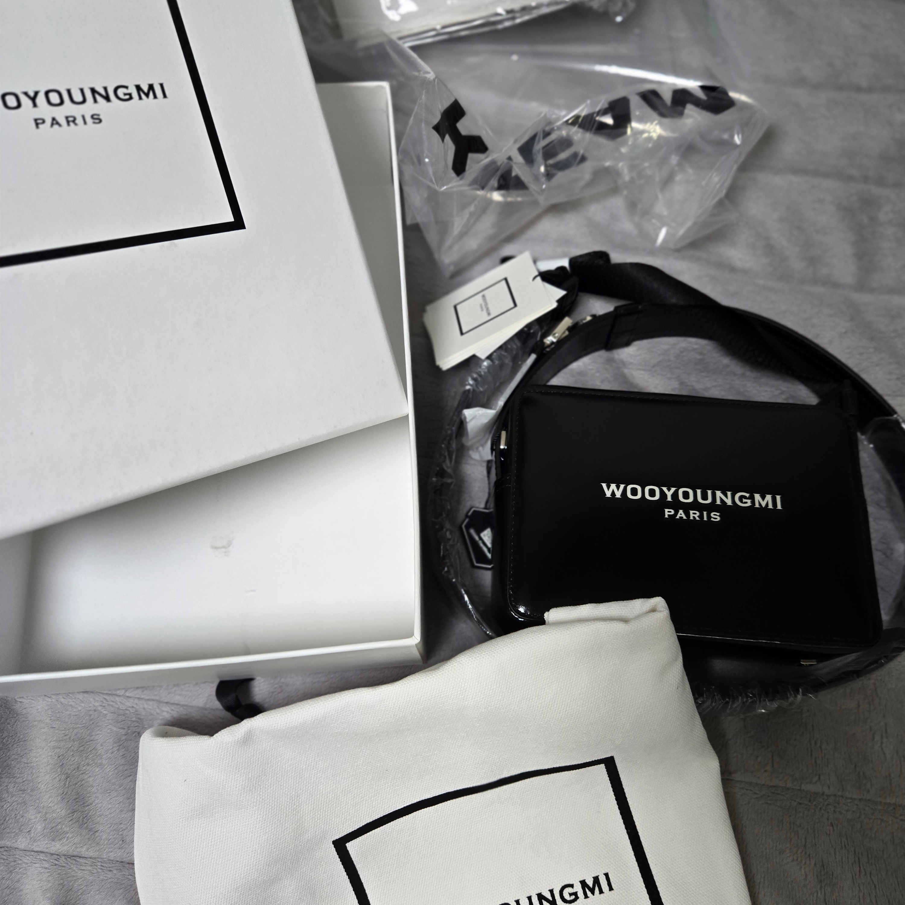 Wooyoungmi Square Mini Bag Black 착용 스타일