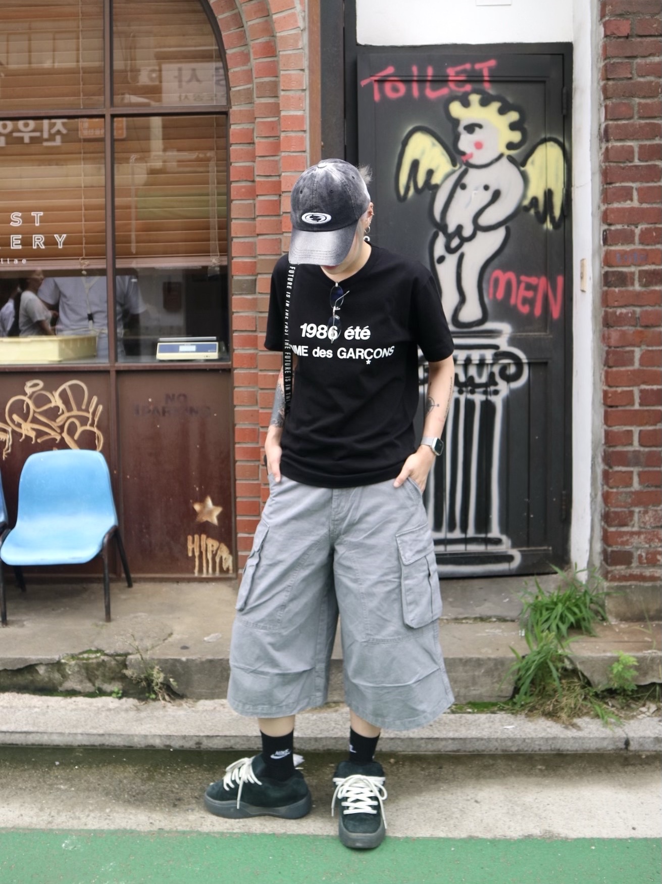 Gentle Monster x Maison Margiela MM217 Silver Clear, ERL Vamp Skate Shoe Pirate Black 착용 스타일 - 3