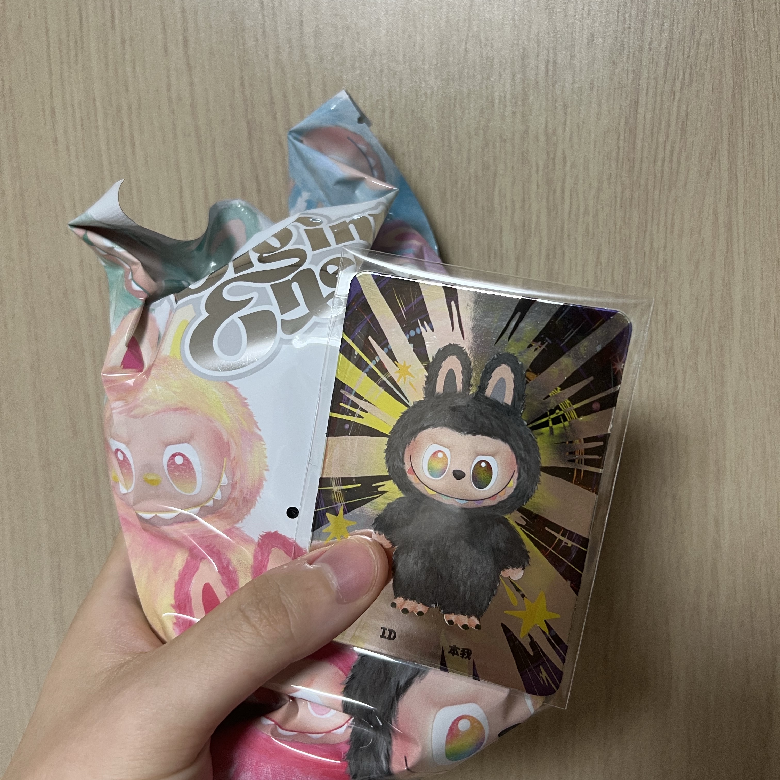 Pop Mart Labubu The Monsters Highlight Series Sealed Case (6 Blind Boxes), Pop Mart Labubu The Monsters Highlight Series ID Keyring (Opened Case) 착용 스타일