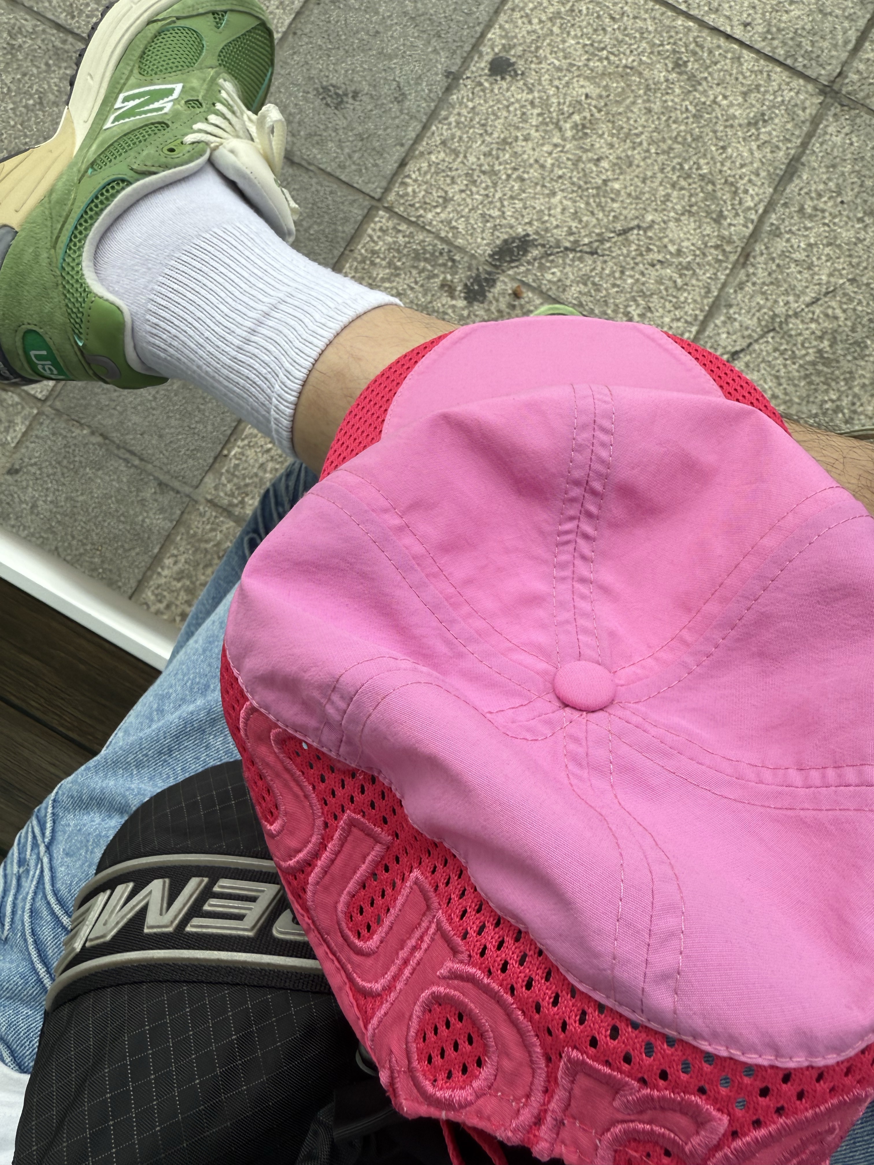 Supreme Cordura Mesh 6-Panel Pink - 25SS, Supreme Small Cinch Pouch Black - 23FW 착용 스타일