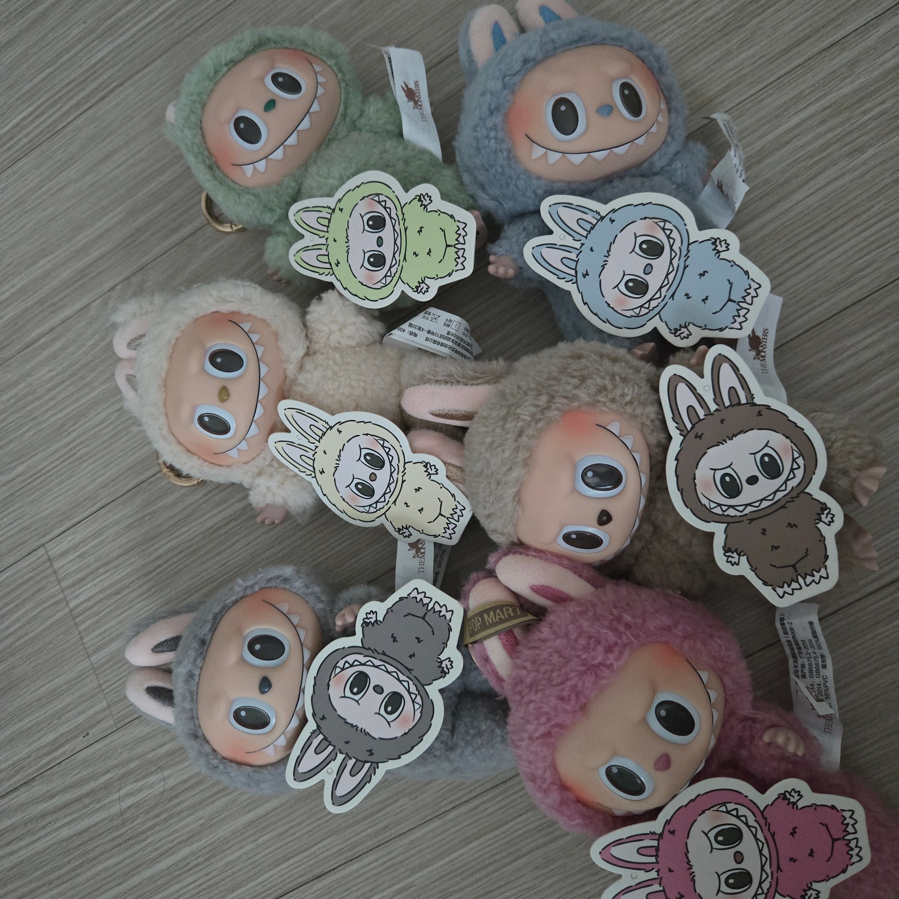 Pop Mart The Monsters Labubu Tasty Macarons Series Sealed Case (6 Blind Boxes), Pop Mart Labubu The Monsters Labubu Tasty Macarons Series Soymilk Keyring 착용 스타일