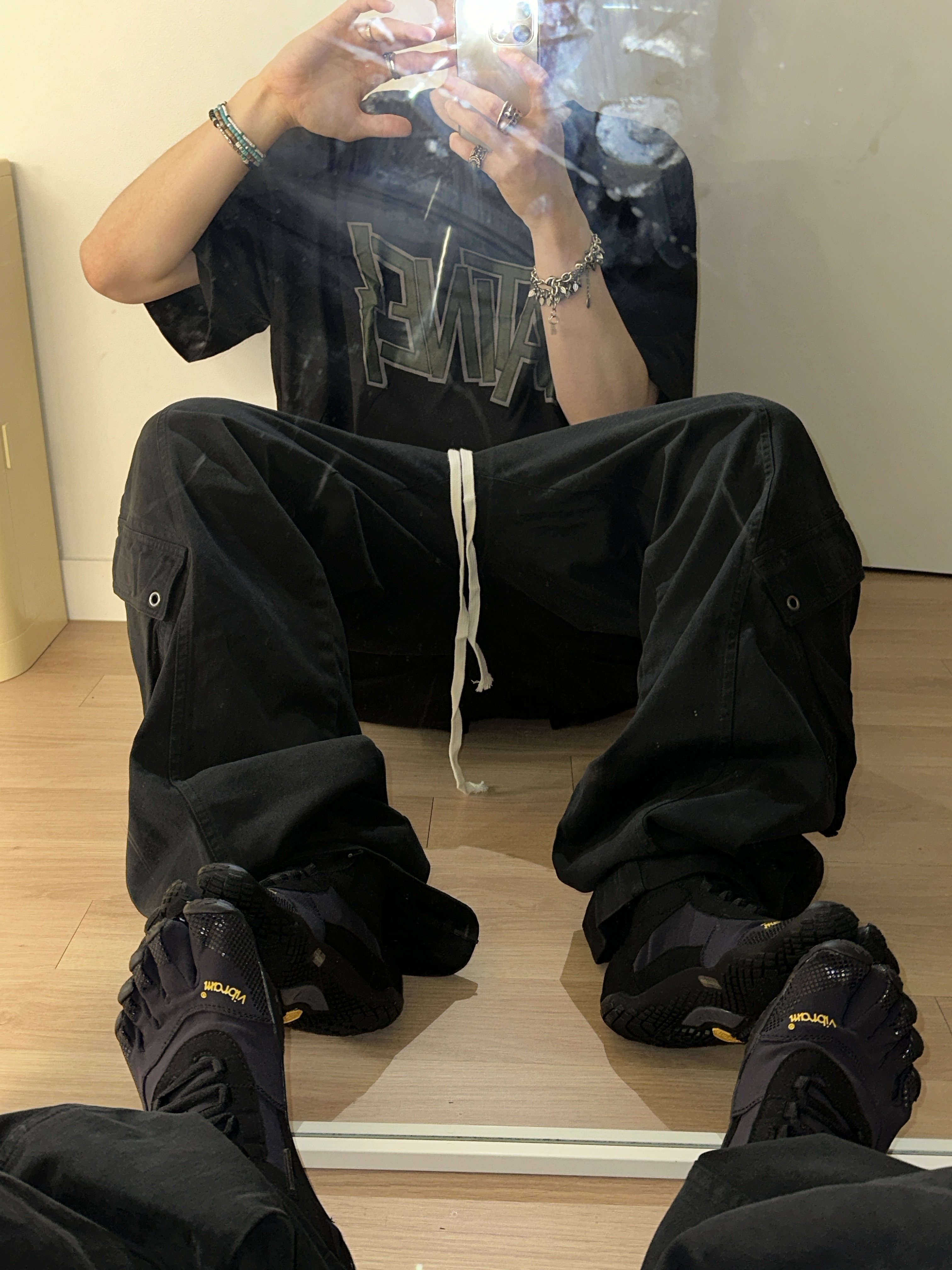 Hono Report Leaf Bracelet, Vibram Fivefingers V-Trek Black 착용 스타일 - 1