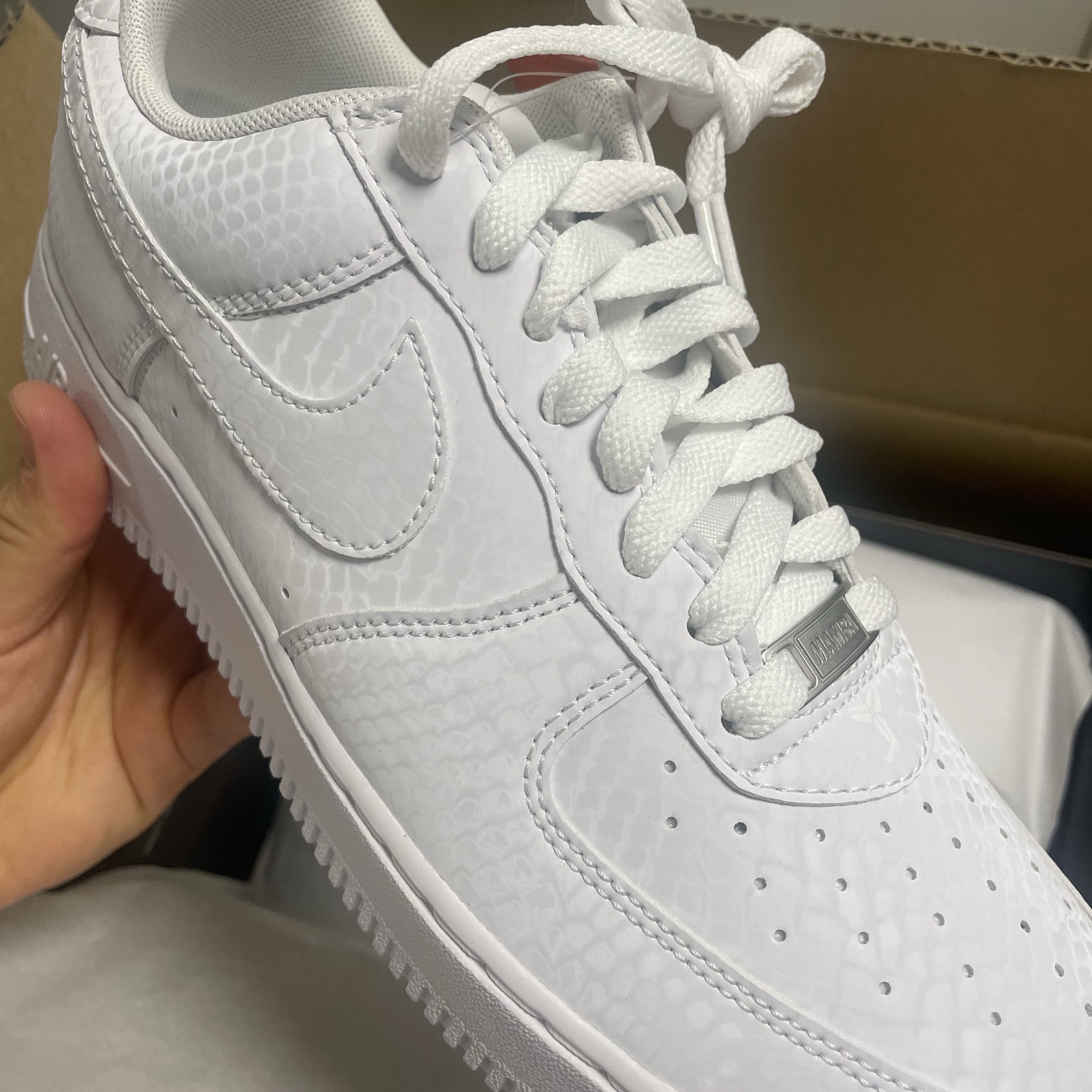 Nike x Kobe Bryant Air Force 1 Low Triple White 착용 스타일 - 1