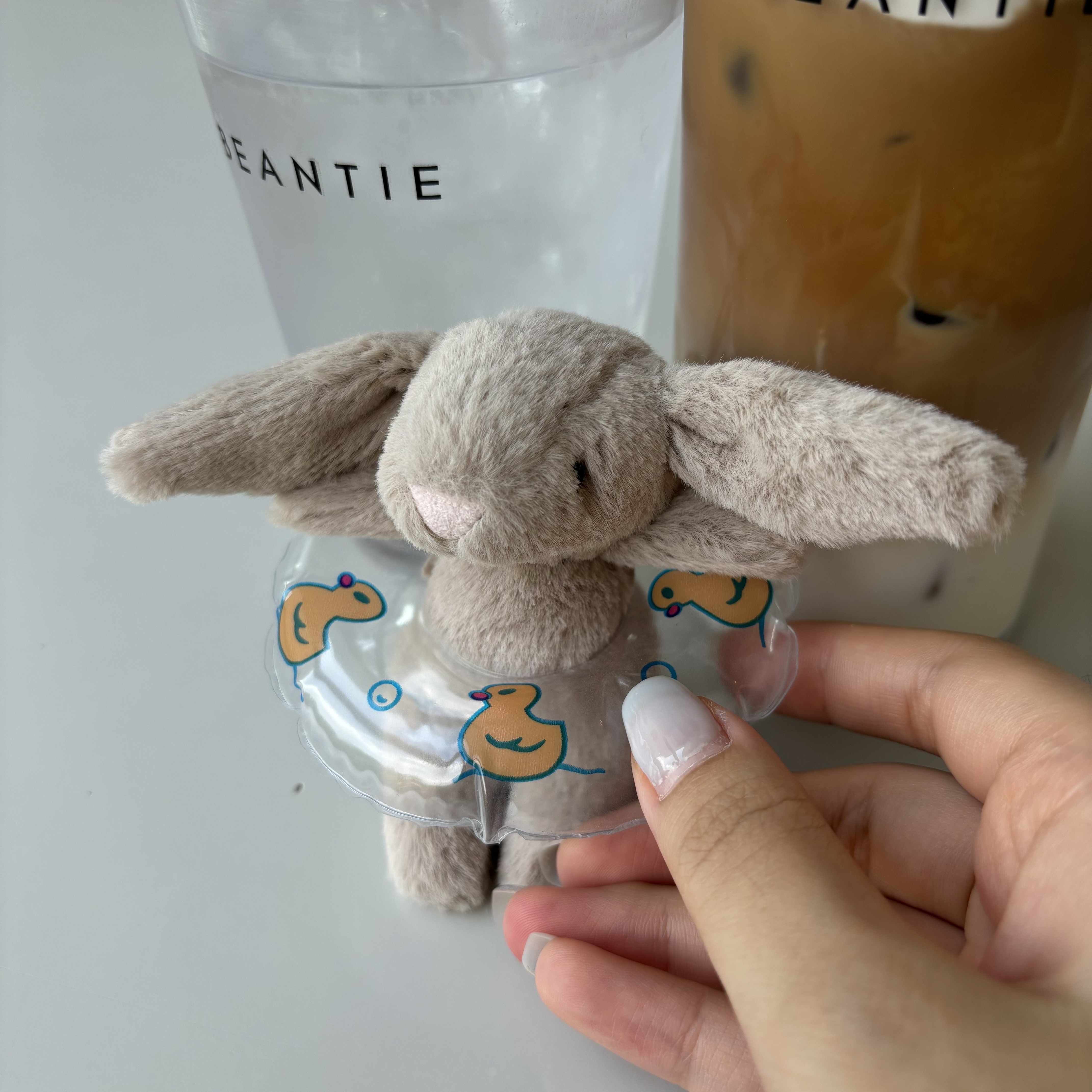 Jellycat Bashful Bunny Bag Charm Beige, Vivienne Westwood Half Moon Card Holder Black 착용 스타일 - 3