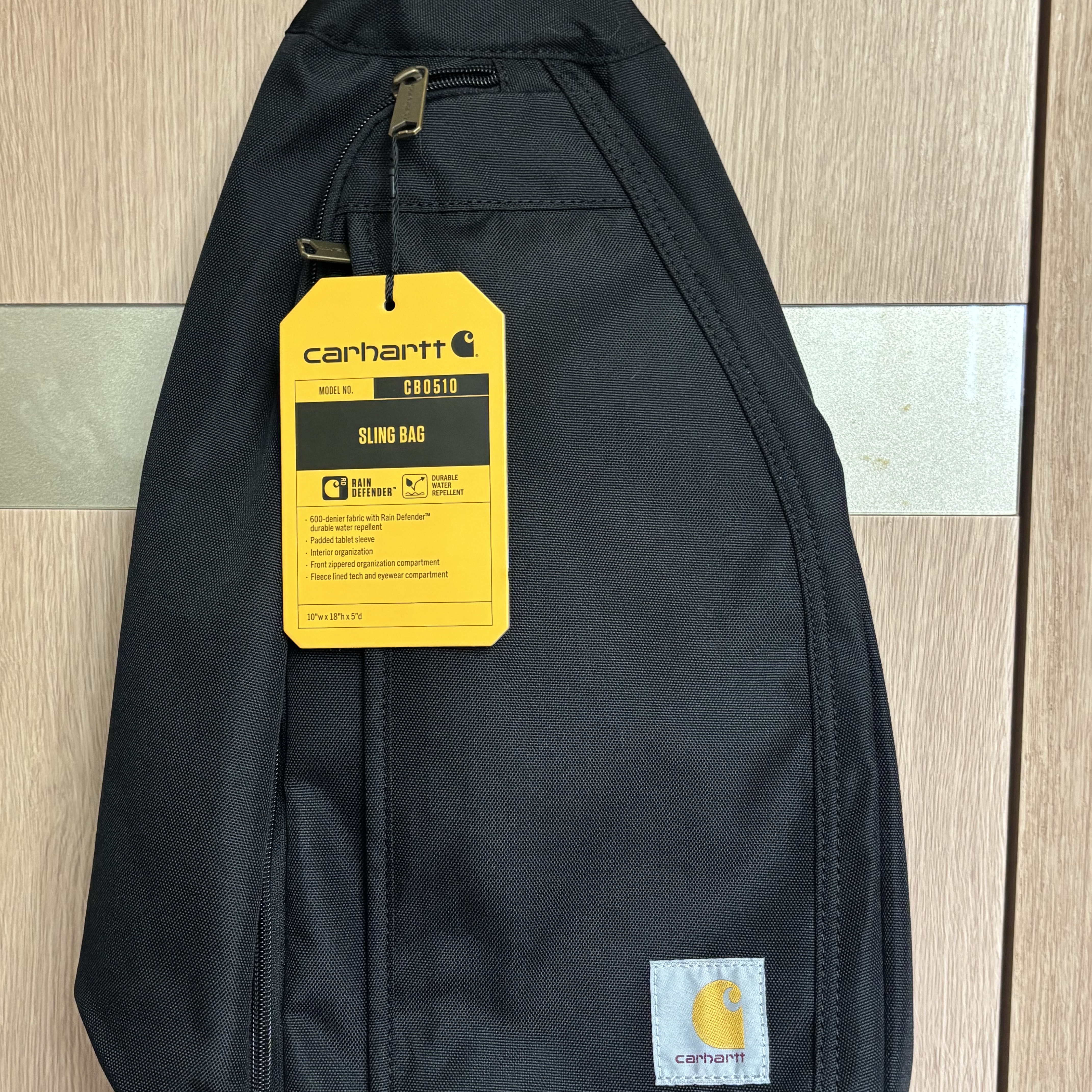 Carhartt Sling Bag Black 착용 스타일 - 2
