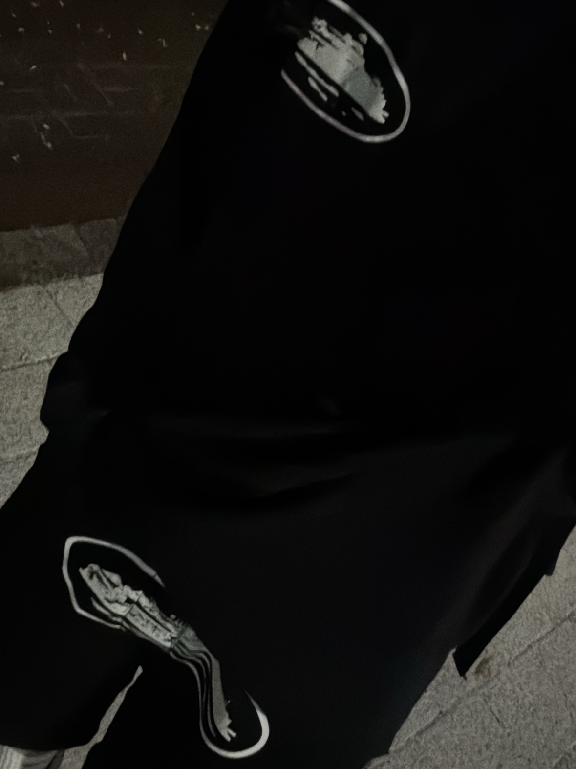 Corteiz OG Island Longsleeve T-Shirt Black, Corteiz Alcatraz Cargo Shorts Black 착용 스타일