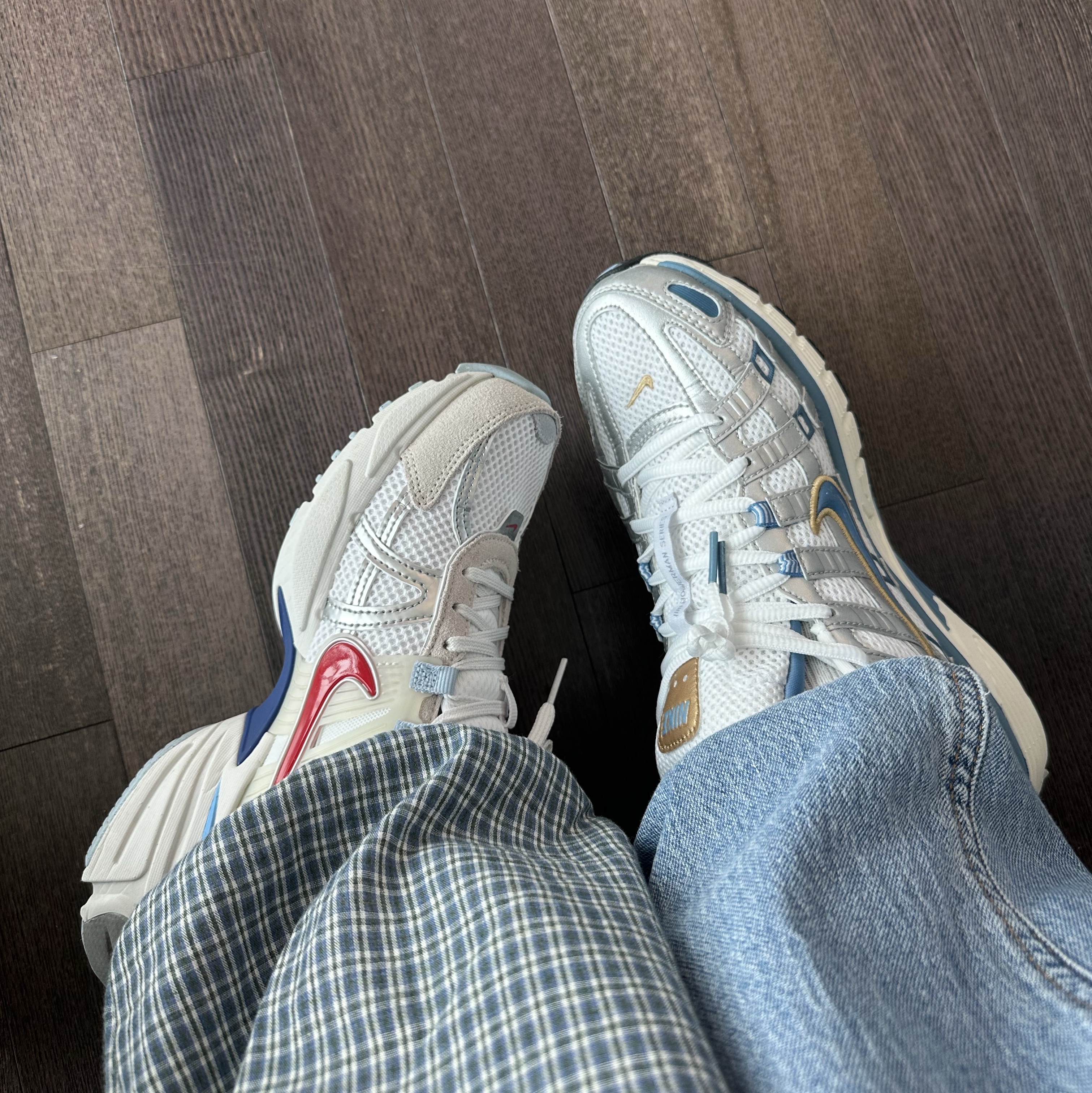 Nike V2K Run Metallic Silver Gym Red, Nike P-6000 White Metallic Silve Pale Ivory Aegean Storm 착용 스타일