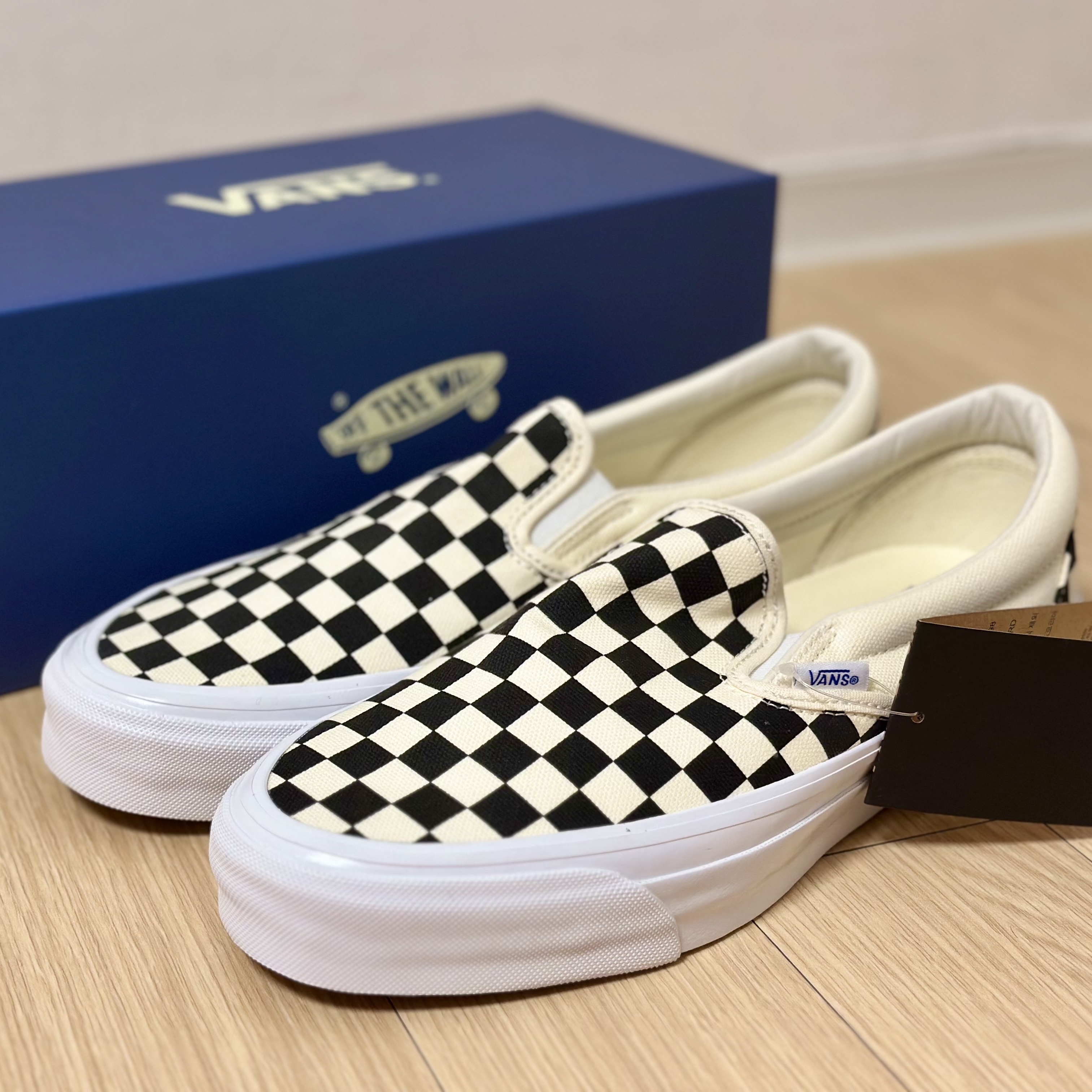 Vans Slip-On Reissue 98 LX Checkerboard Black 착용 스타일 - 1