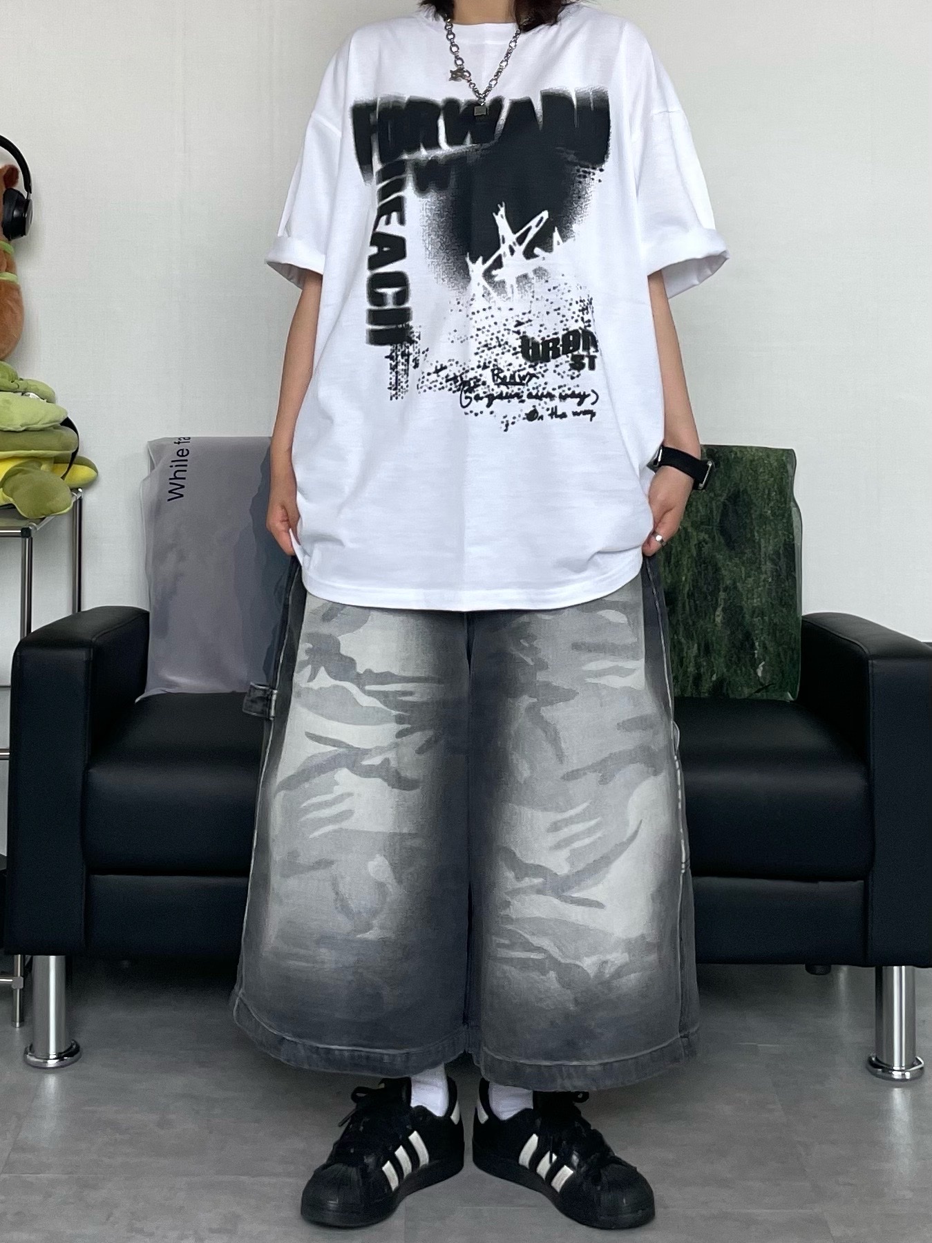 Adidas Superstar Core Black White 착용 스타일 - 3