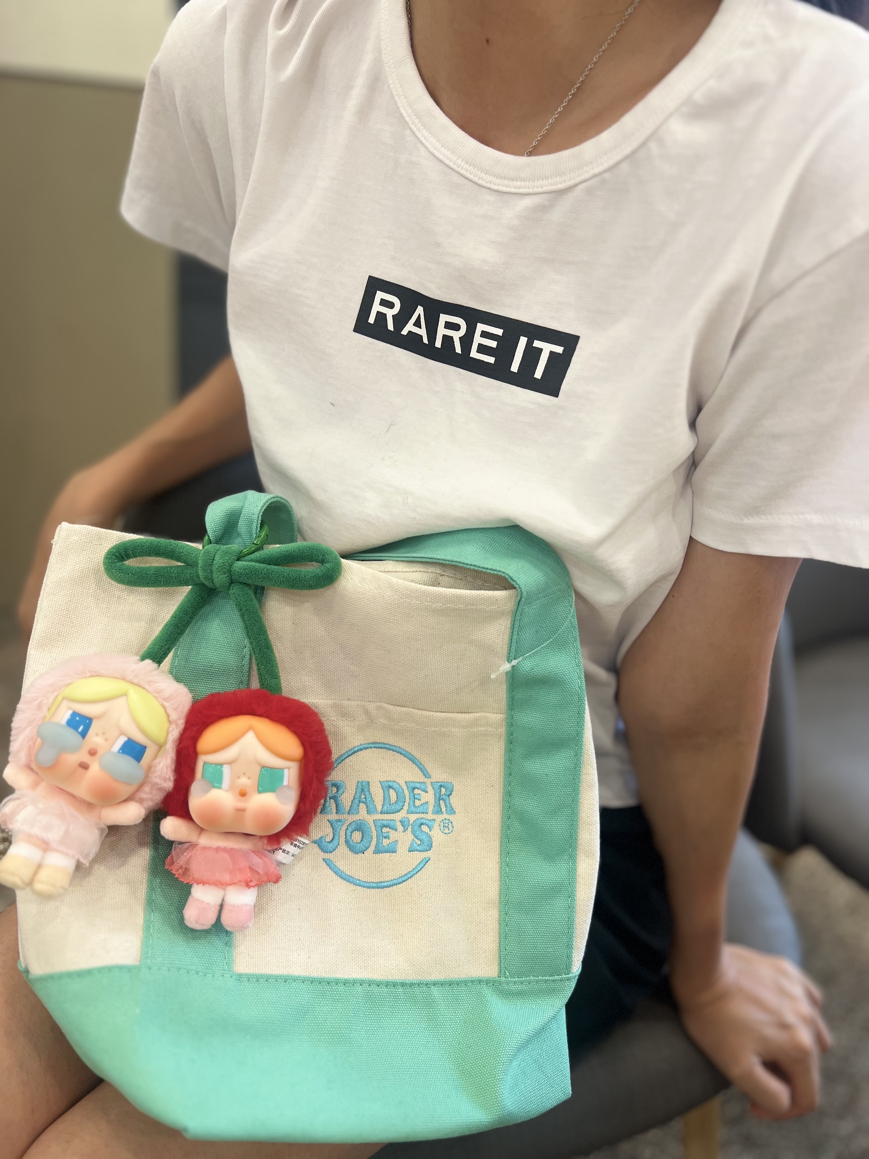 Pop Mart Crybaby Crying For Love Series Vinyl Plush 착용 스타일