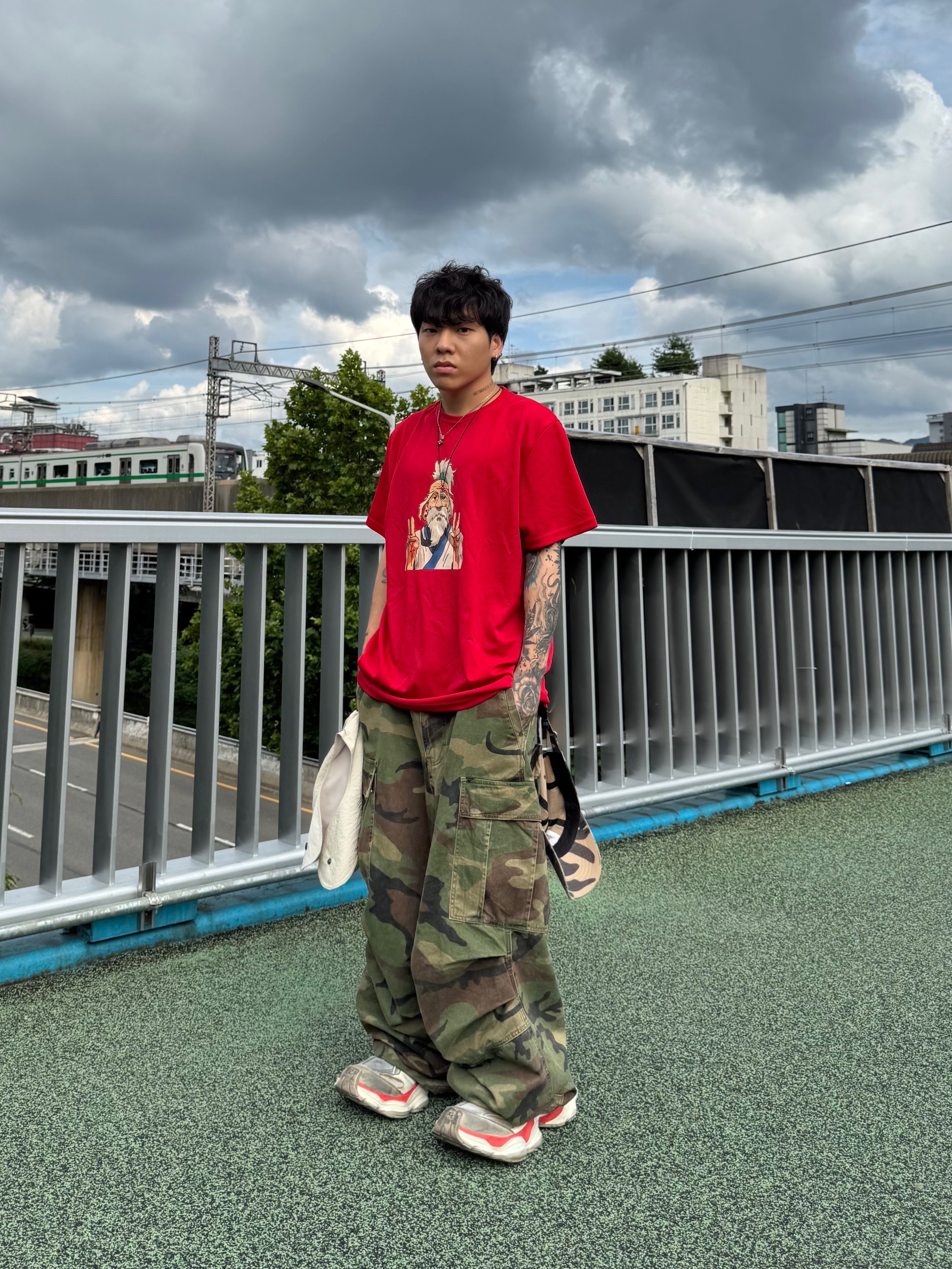 NOD Stone Washed Cargo Pants Camo, Balenciaga Cargo Sneakers Beige Grey Red 착용 스타일 - 3