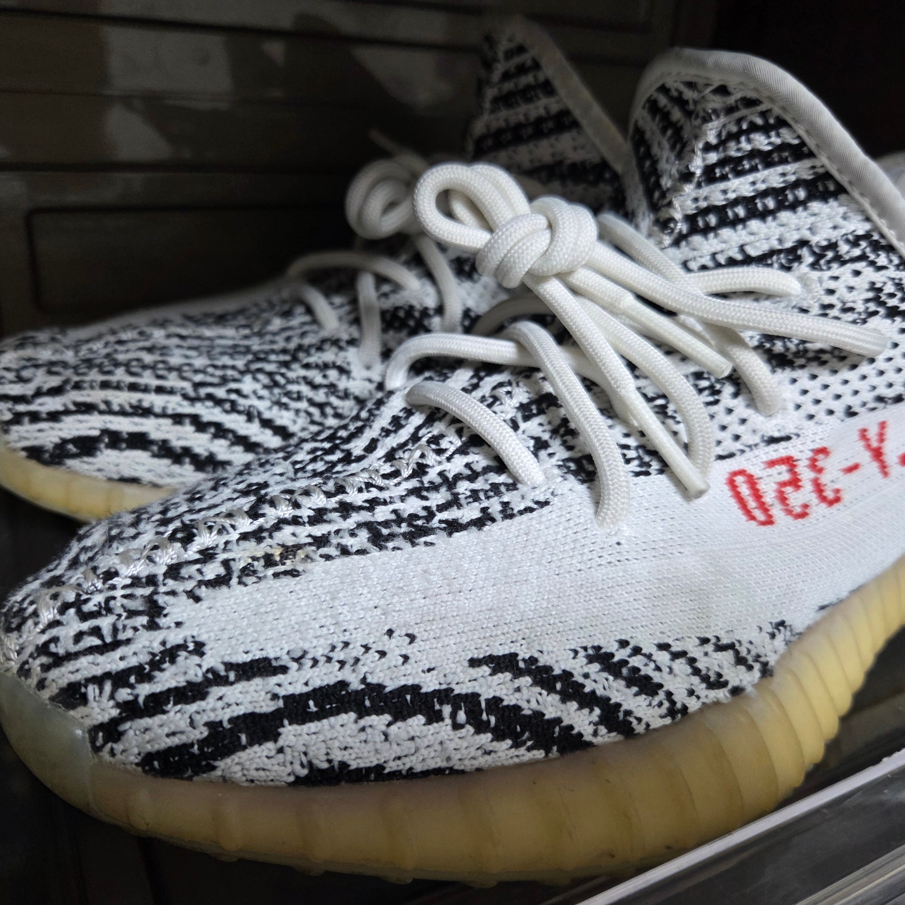 Adidas Yeezy Boost 350 V2 Zebra 2017/2019/2020 착용 스타일