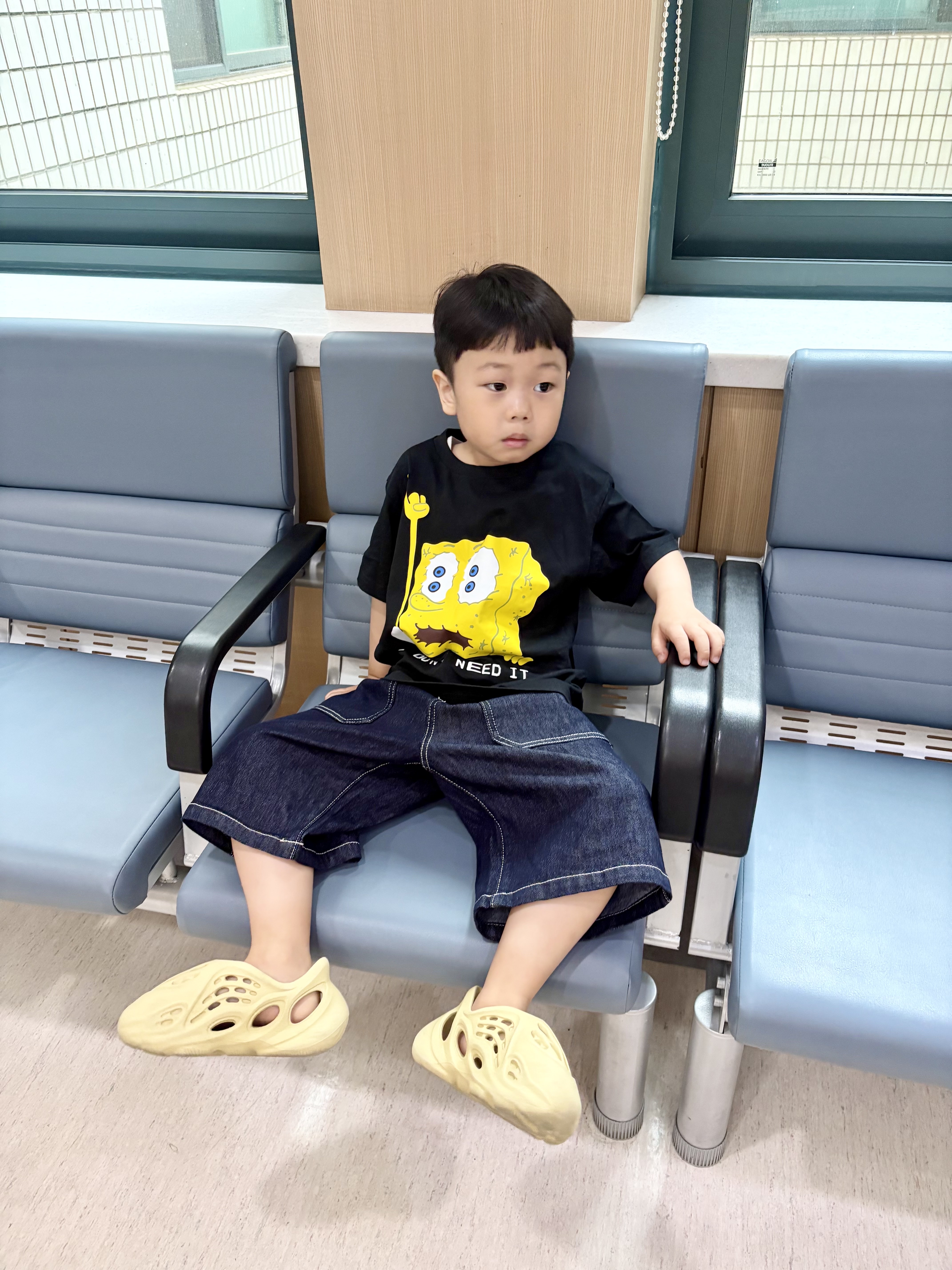 (Kids) Uniqlo UT x CPFM x SpongeBob Graphic T-Shirt B Black - KR, (Kids) Adidas Yeezy Foam RNNR Sulfur 착용 스타일 - 1