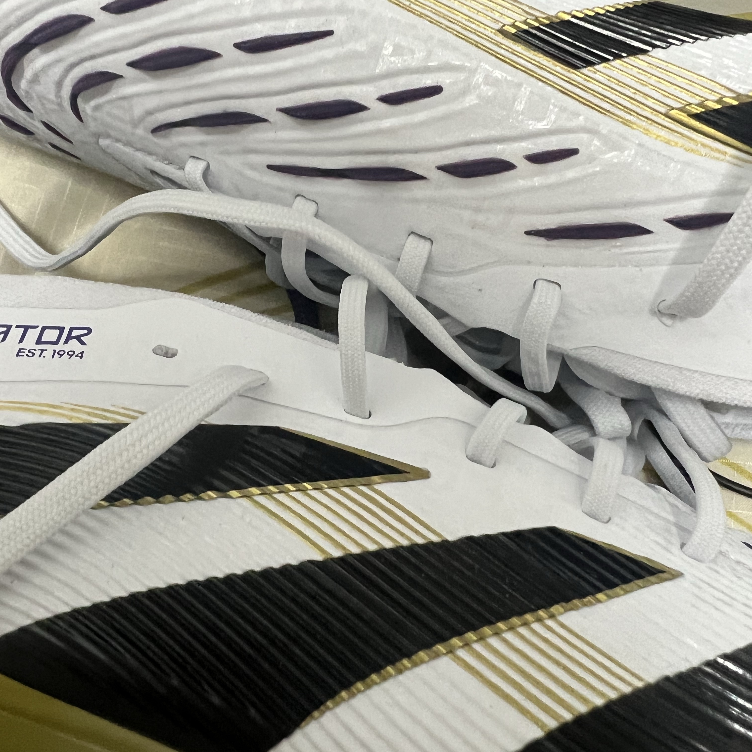 Adidas Predator Elite FG Cloud White Gold Metallic 착용 스타일 - 3